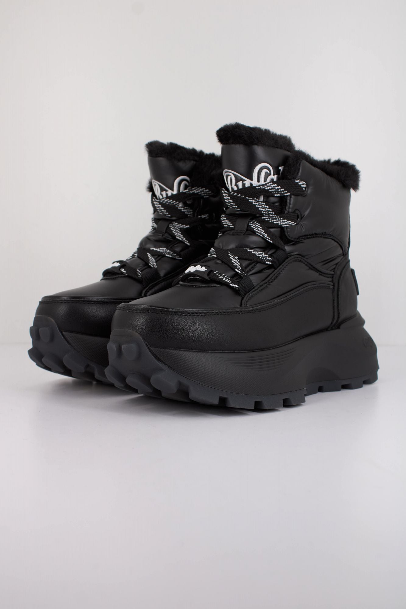 BUFFALO MANHATTEN LACE UP PUF en color NEGRO (2)