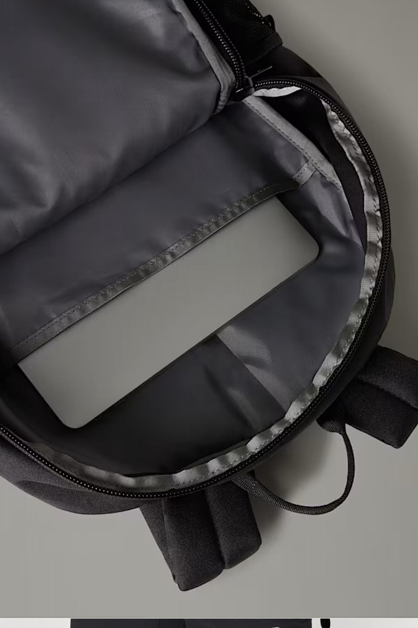 THE NORTH FACE RODEY BACKPACK en color NEGRO (4)