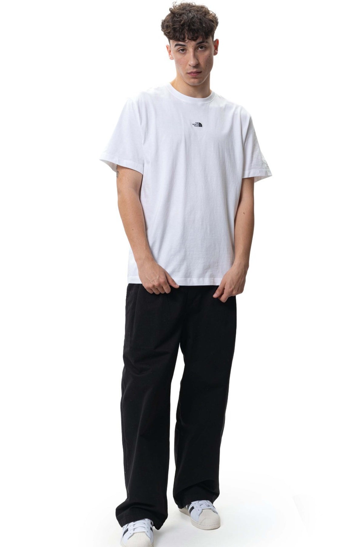 THE NORTH FACE CAMISETA M ESSENTIAL L en color BLANCO (1)