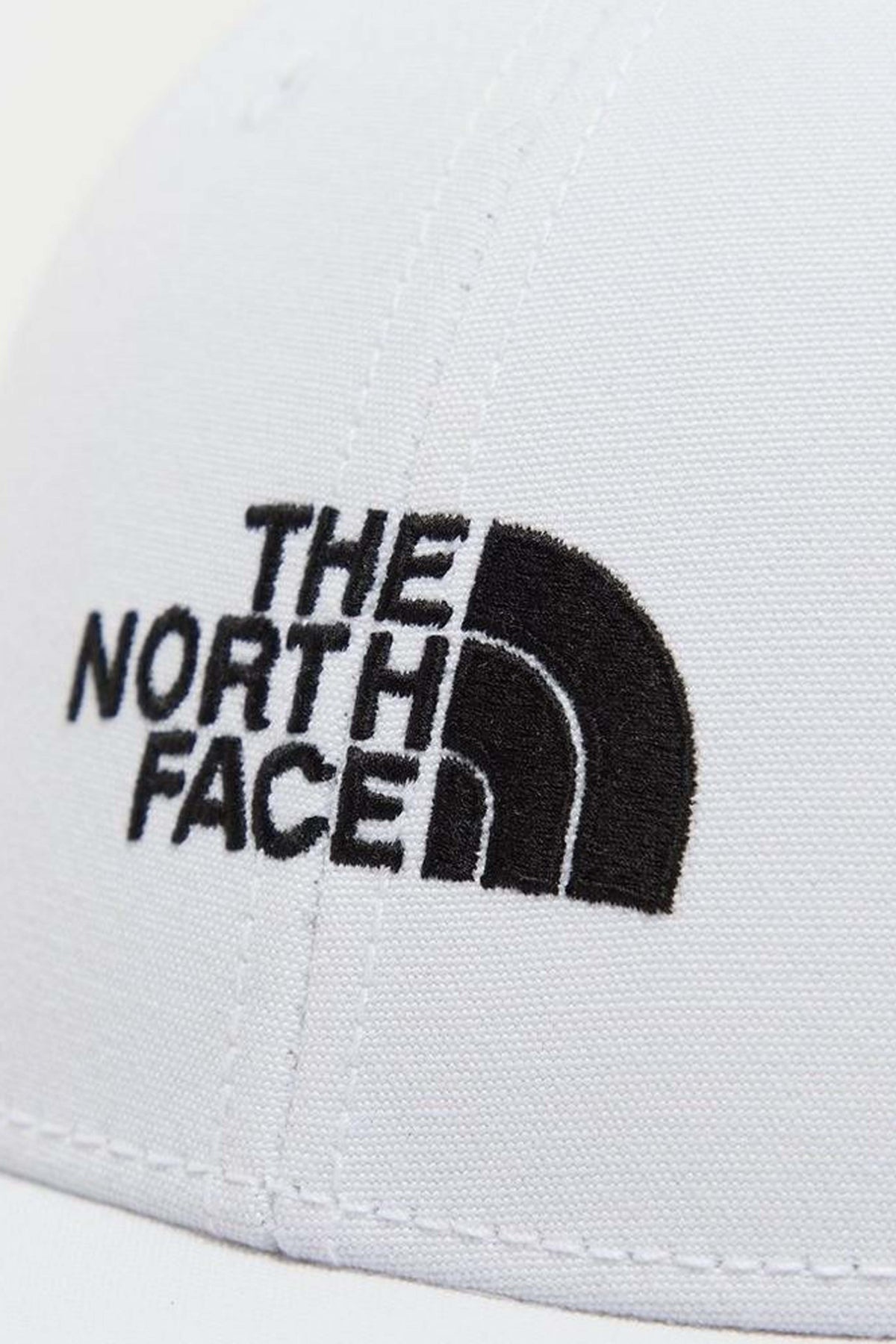 THE NORTH FACE RECYCLED 66 CLASSIC en color BLANCO (4)