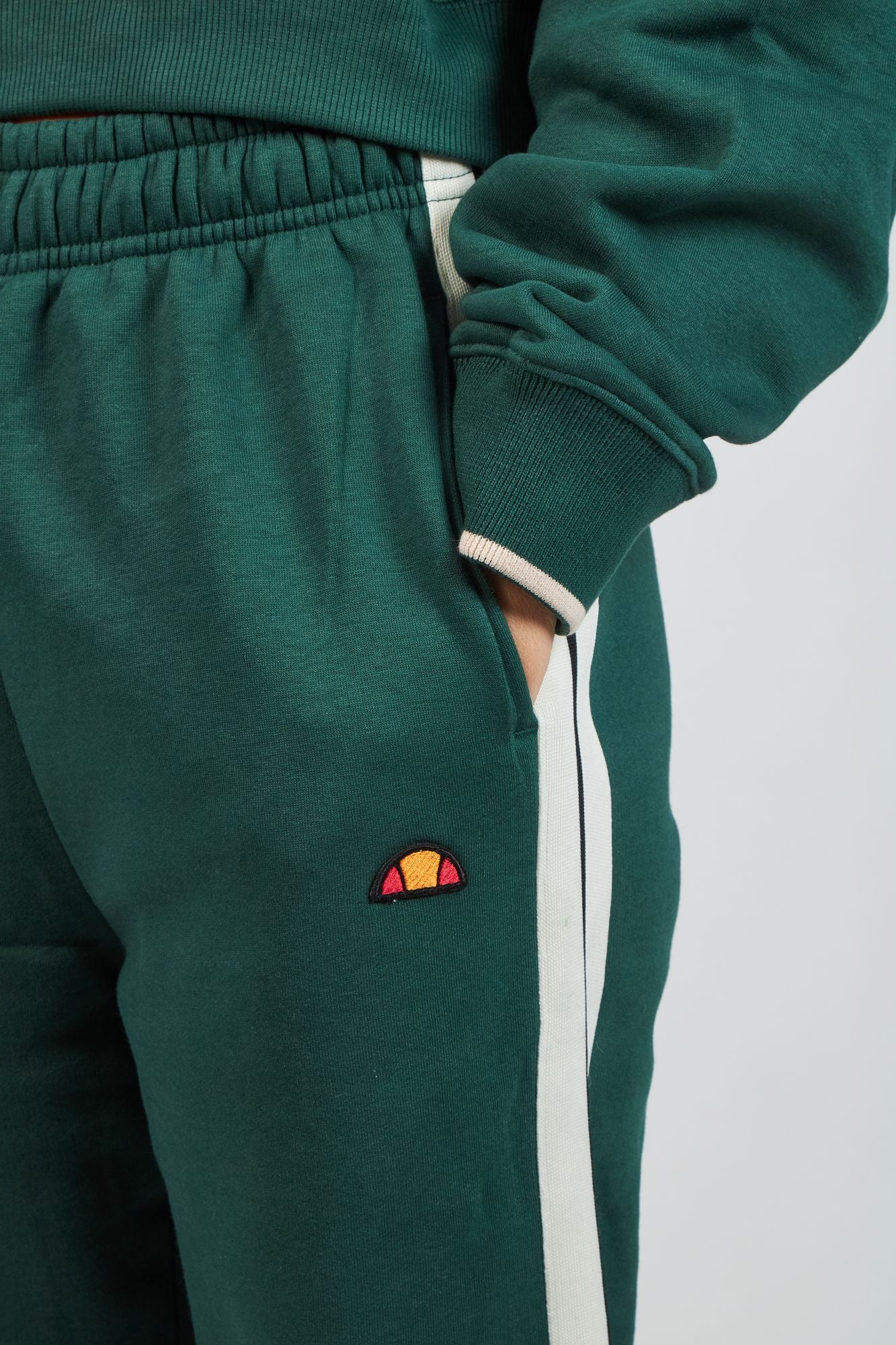 ELLESSE RADICE JOGGER en color VERDE (4)