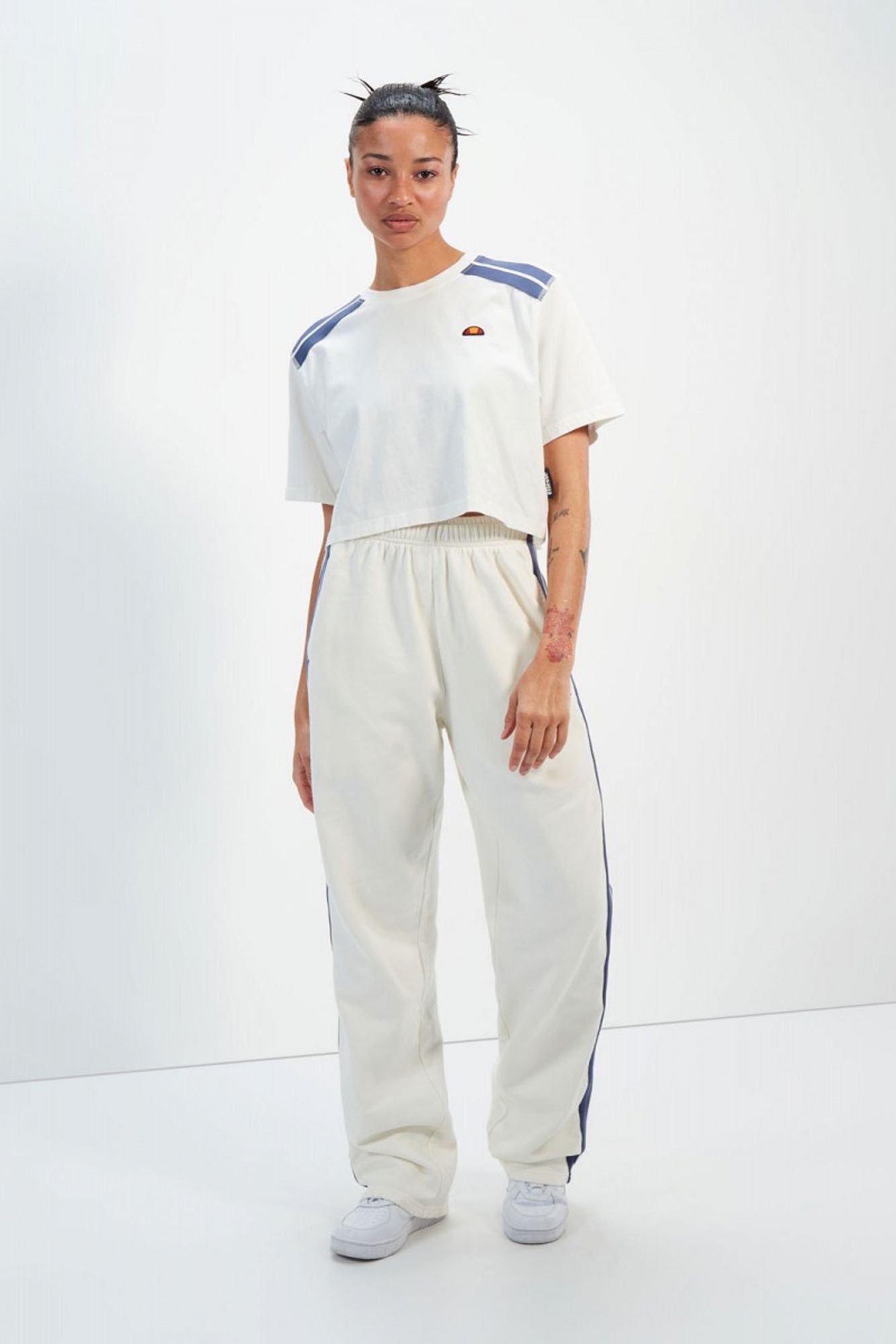 ELLESSE IVA CROPPED T-SHIRT en color BLANCO (4)