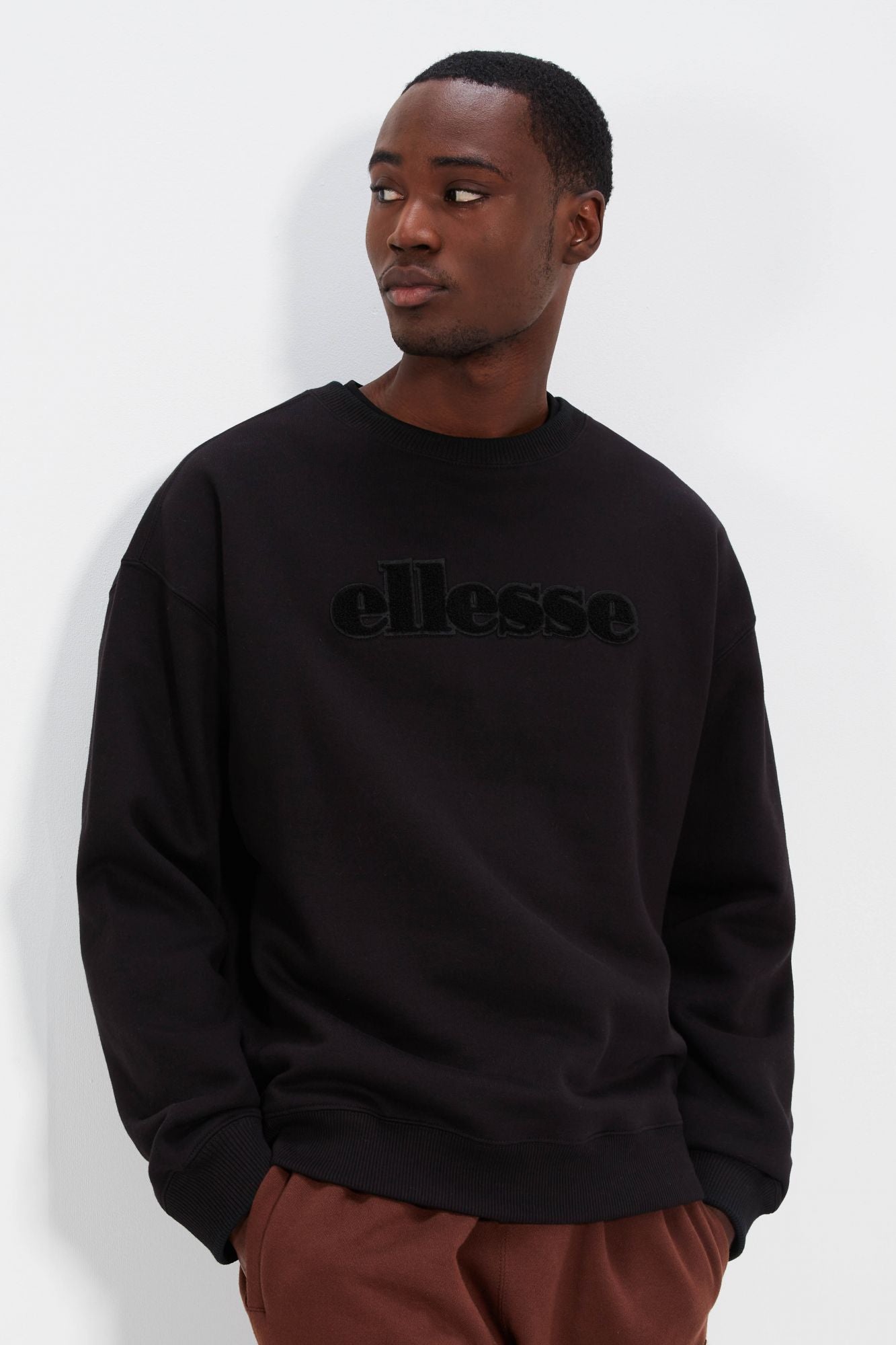 ELLESSE REGNO SWEATSHIRT en color NEGRO (1)