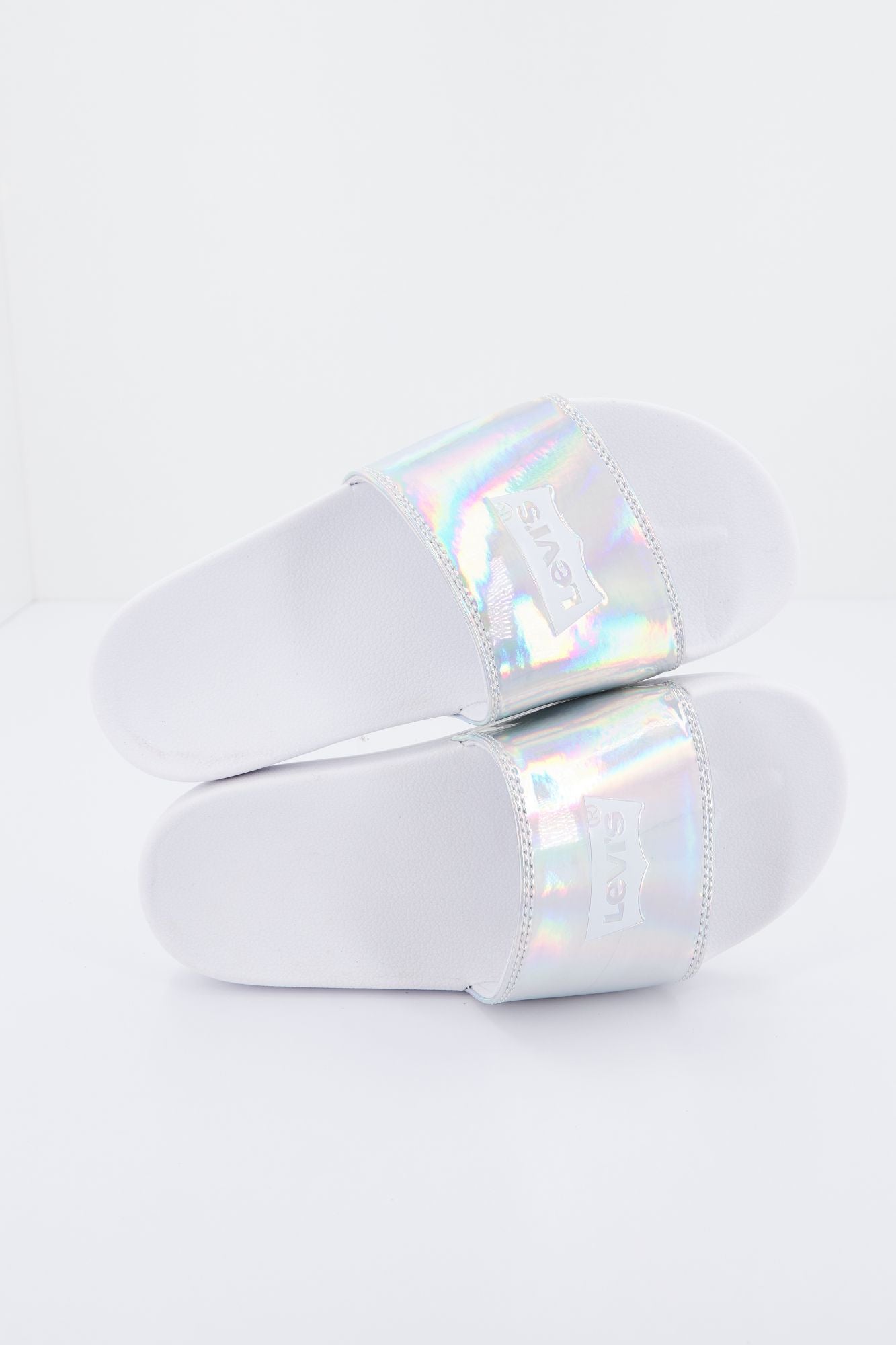 LEVI'S JUNE BATWING S en color PLATA (3)