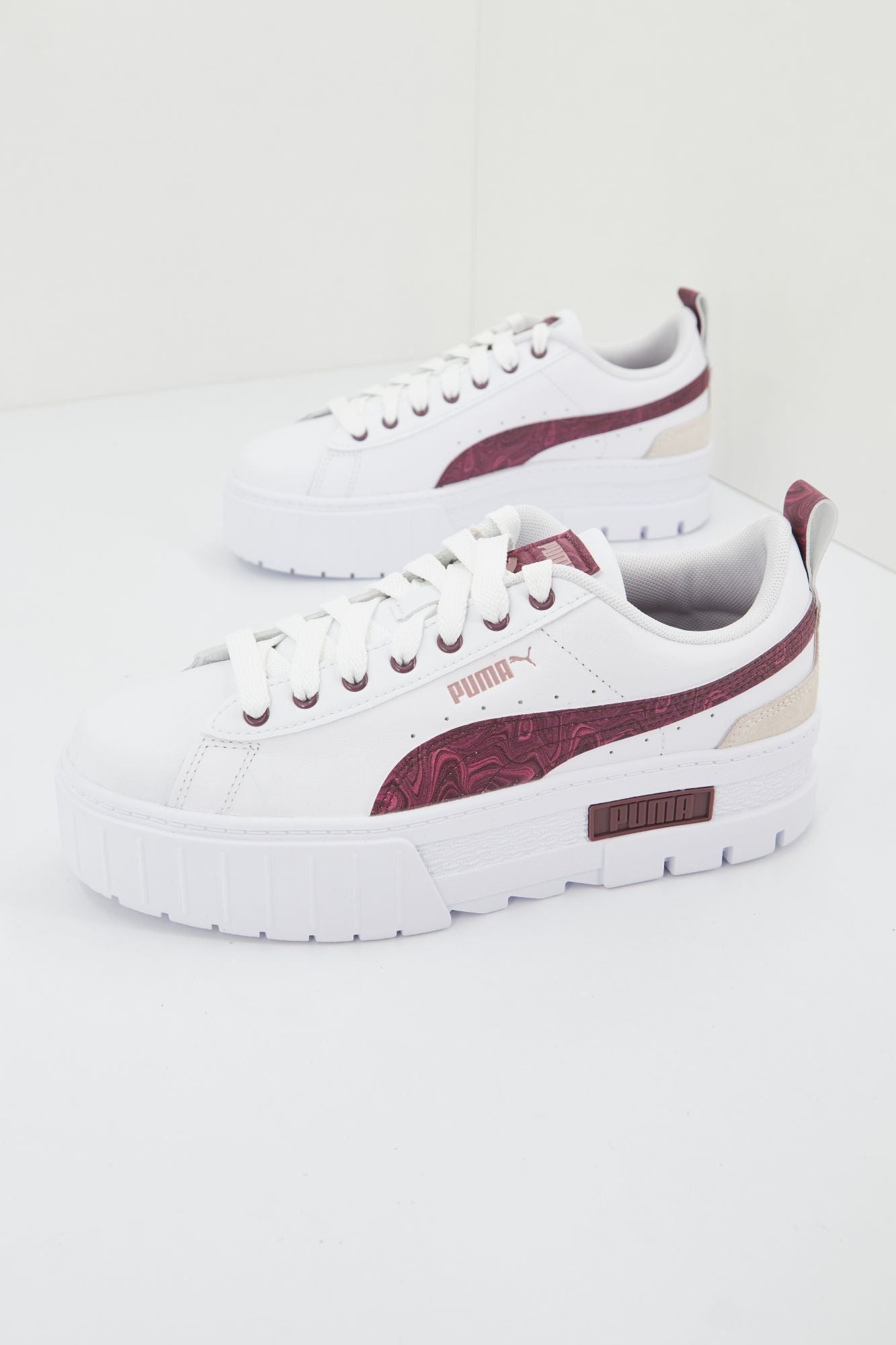 PUMA MAYZE SWIRL WNS en color BLANCO (1)