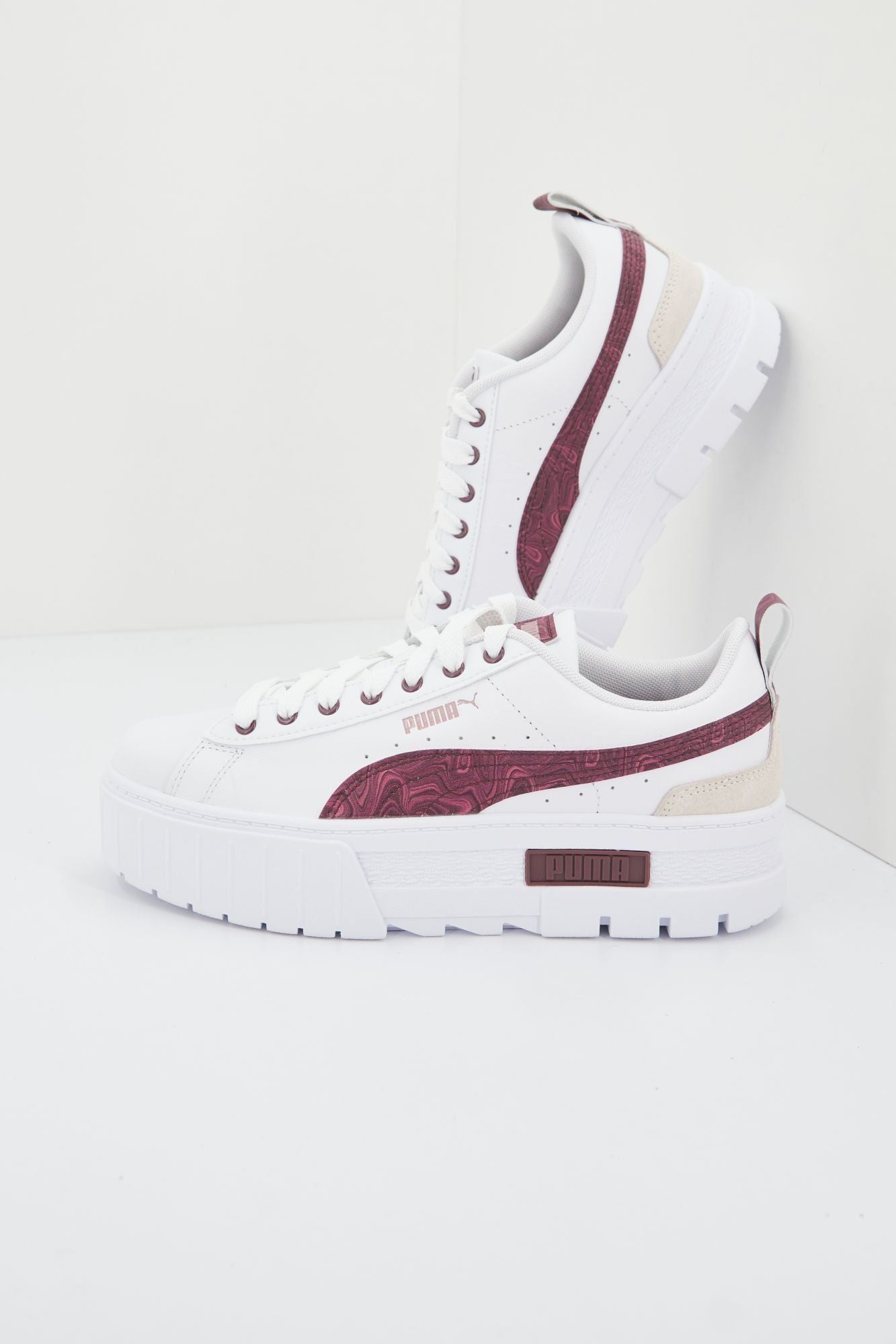 PUMA MAYZE SWIRL WNS en color BLANCO (4)