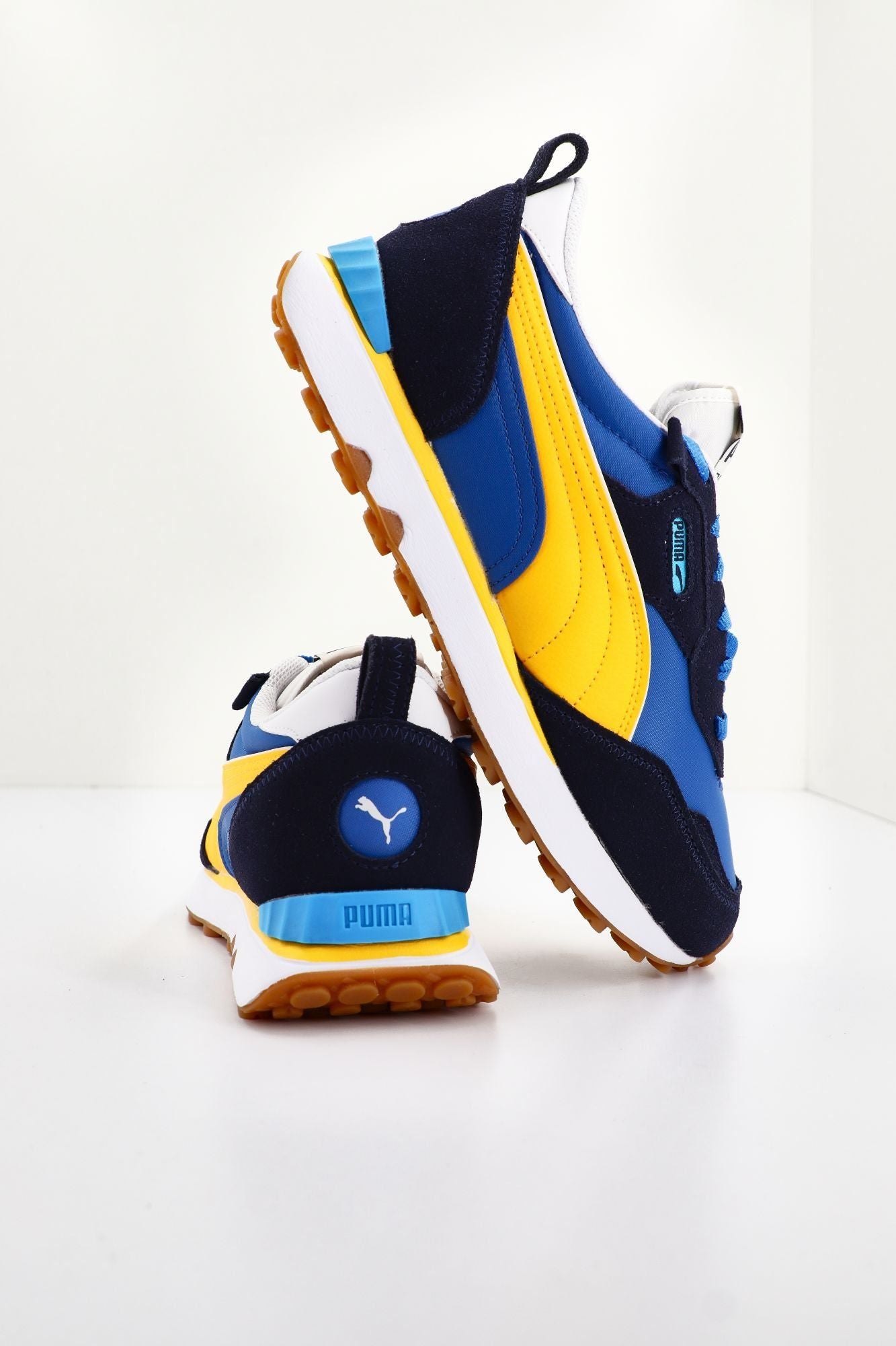 PUMA RIDER FV ESSENTIALS en color AZUL (2)