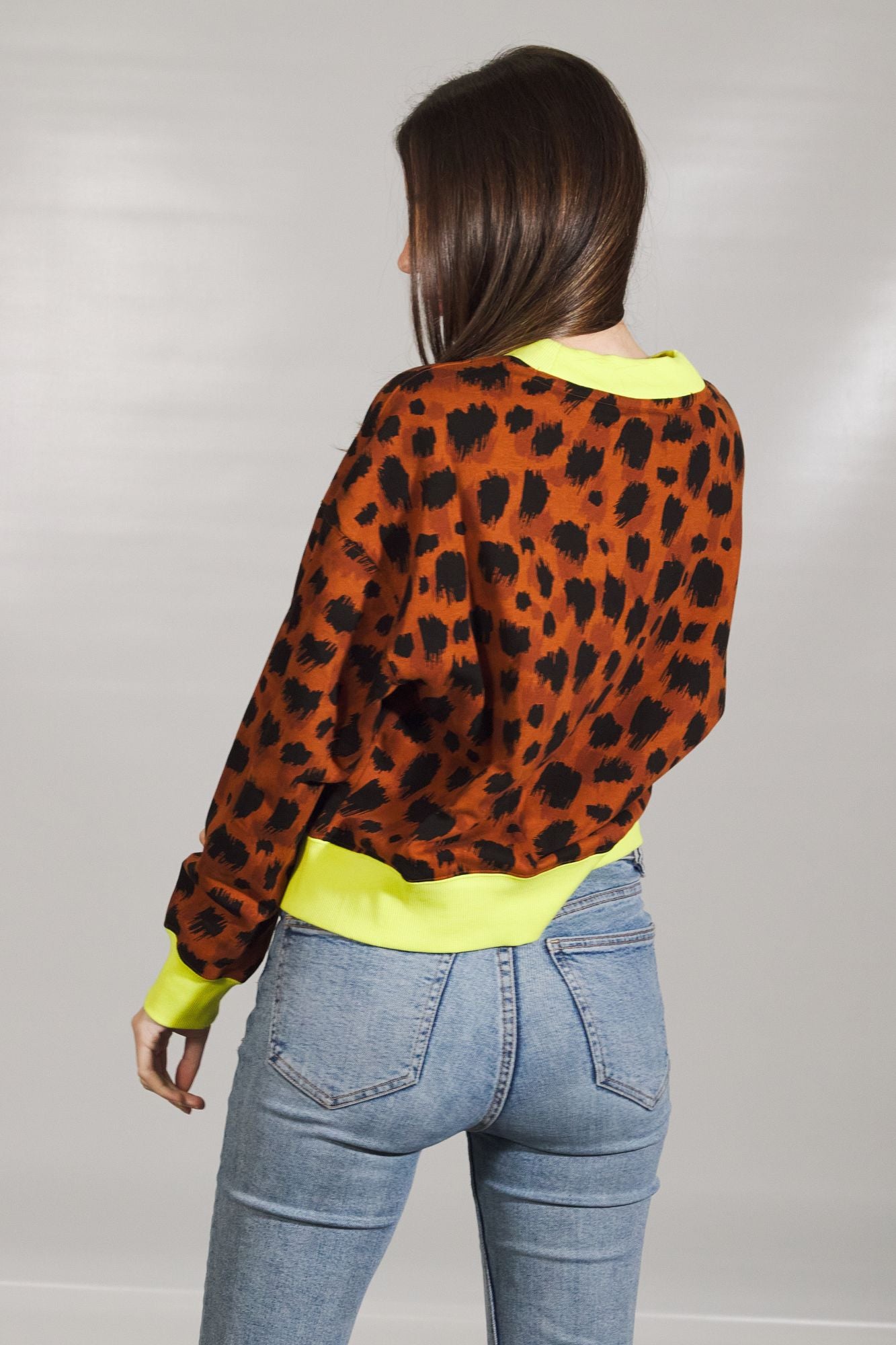 PUMA KITTEN CARDIGAN TR en color MARRON (3)