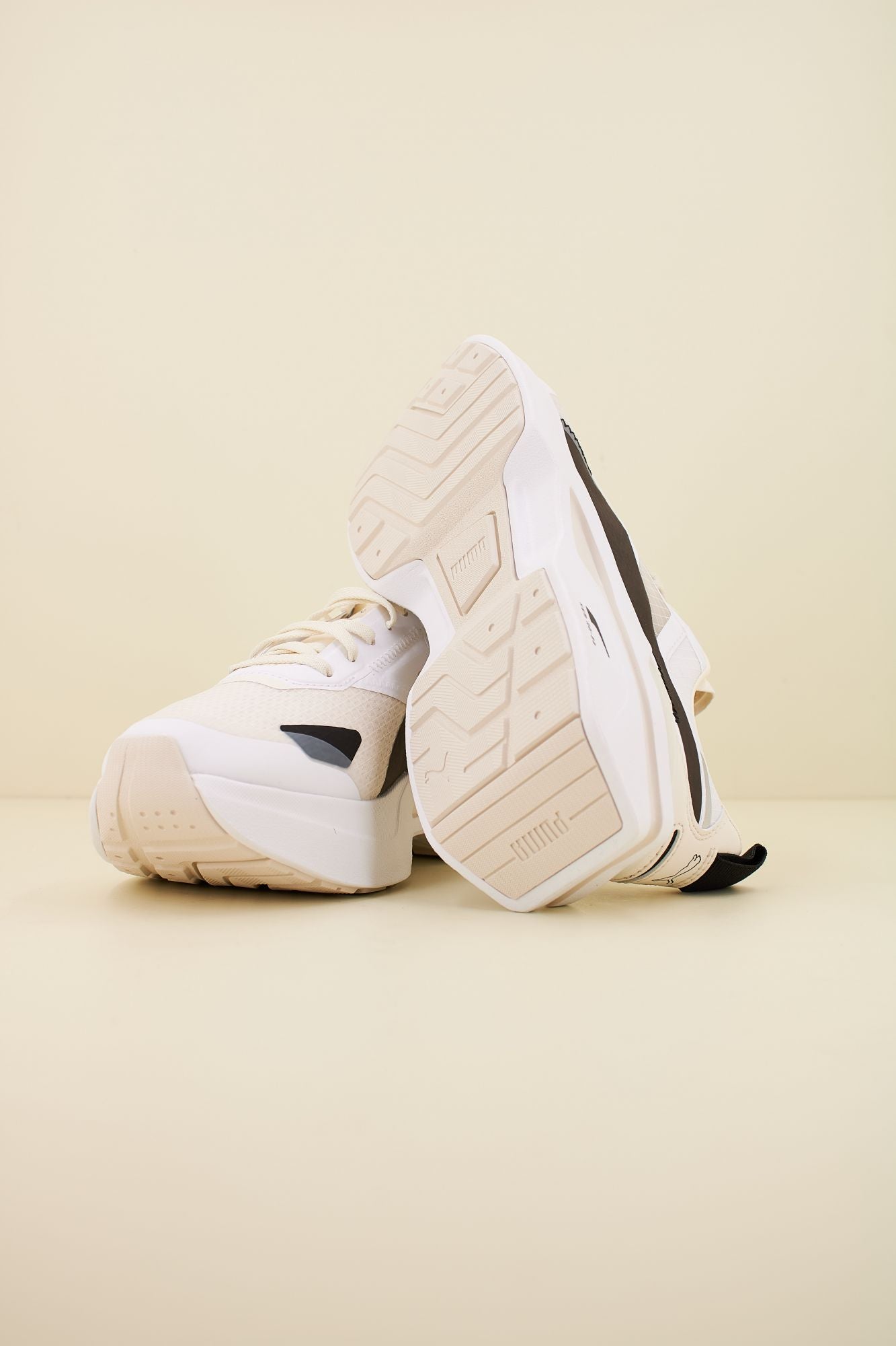 PUMA KOSMO RIDER WNS en color BEIS (4)