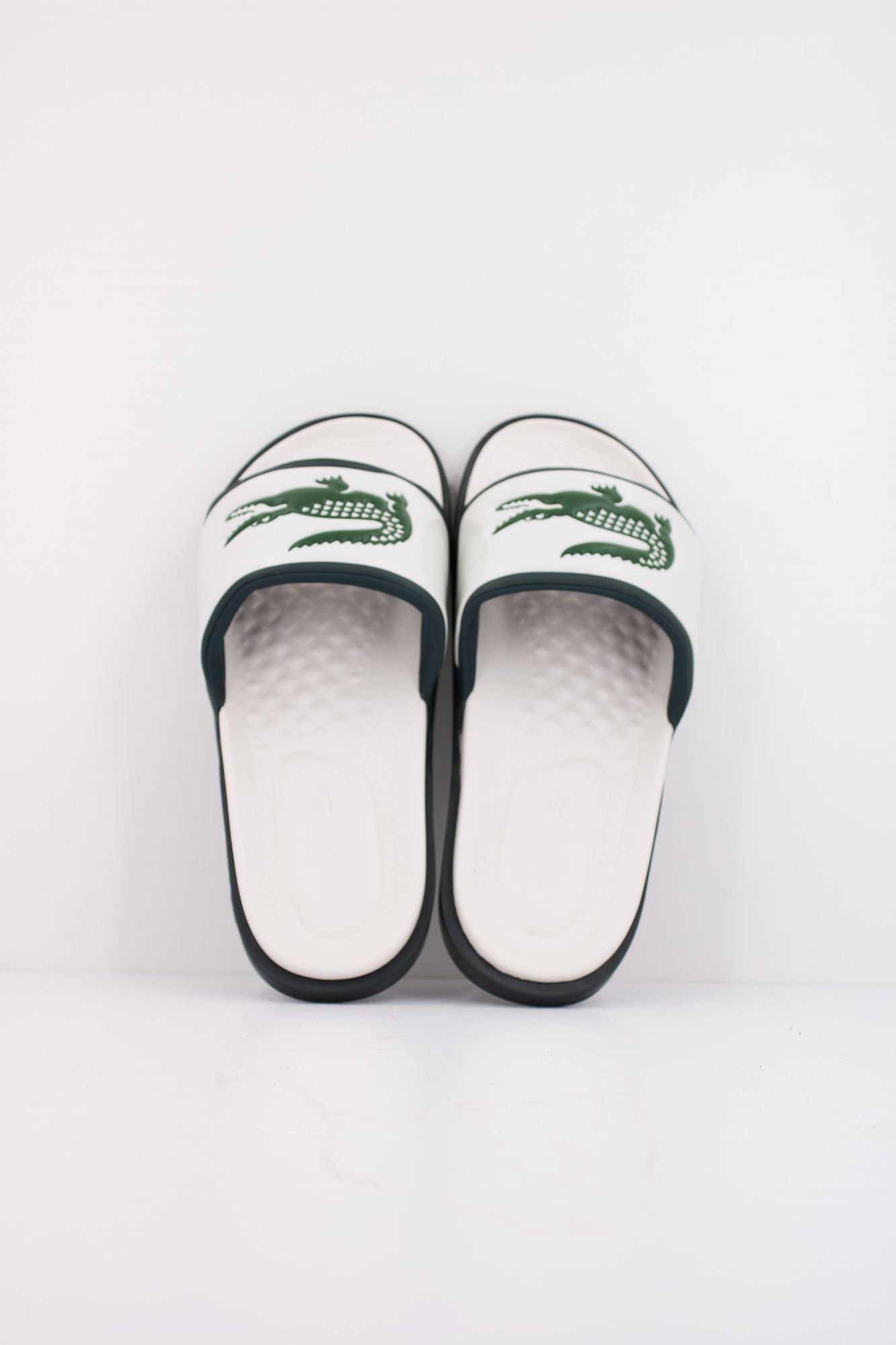 LACOSTE SERVE SLIDE DUAL SYNTHETI en color BLANCO (3)