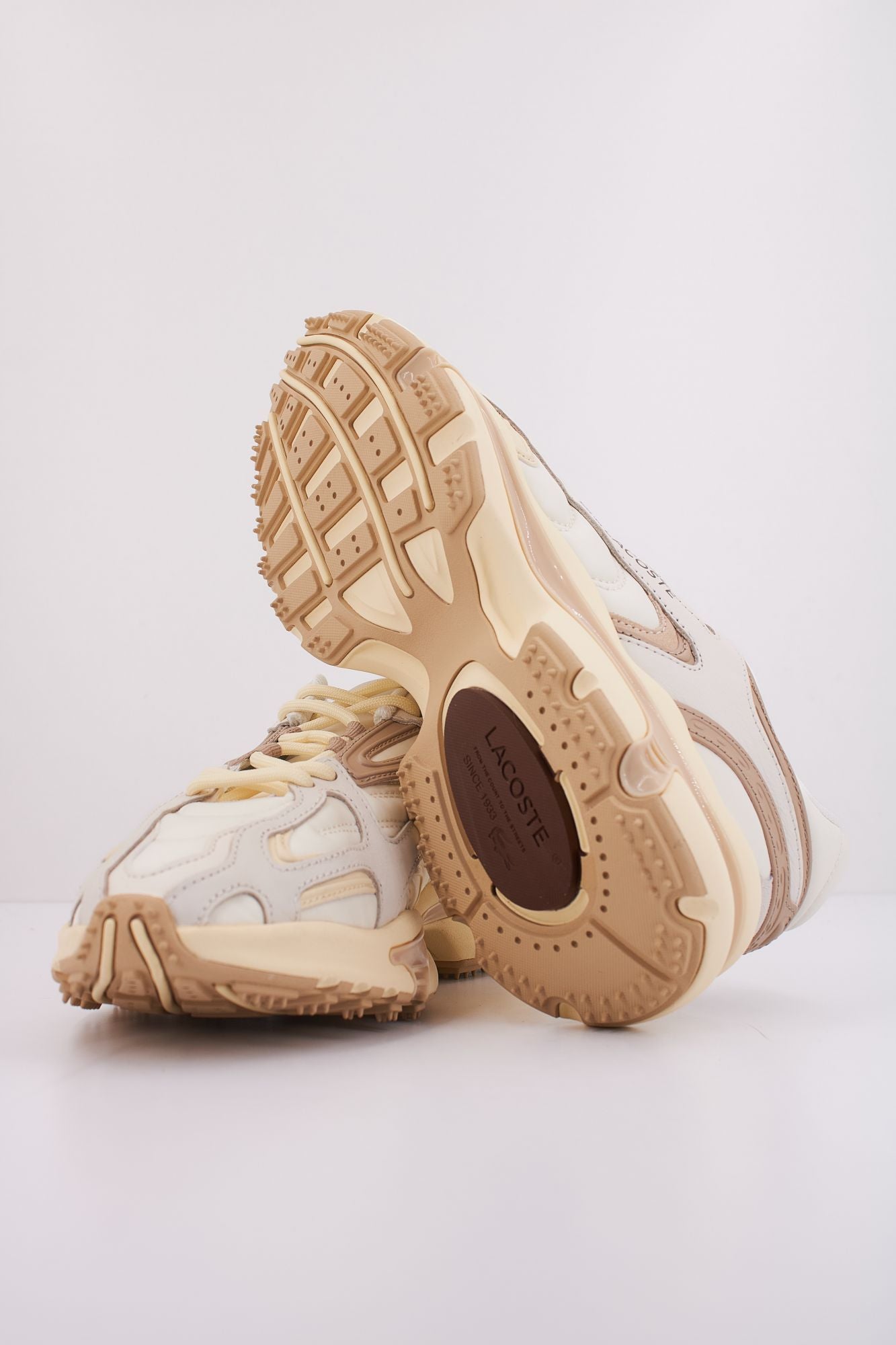 LACOSTE L003 2K24 en color BEIS (5)