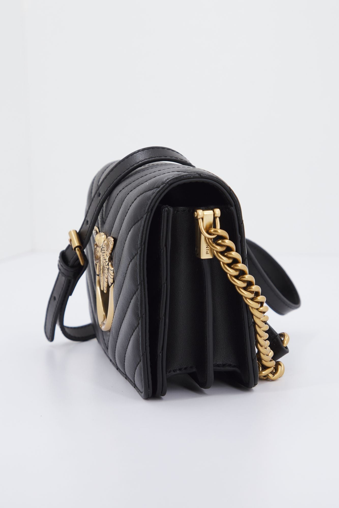 PINKO LOVE CLICK MINI CHEVRO en color NEGRO (2)