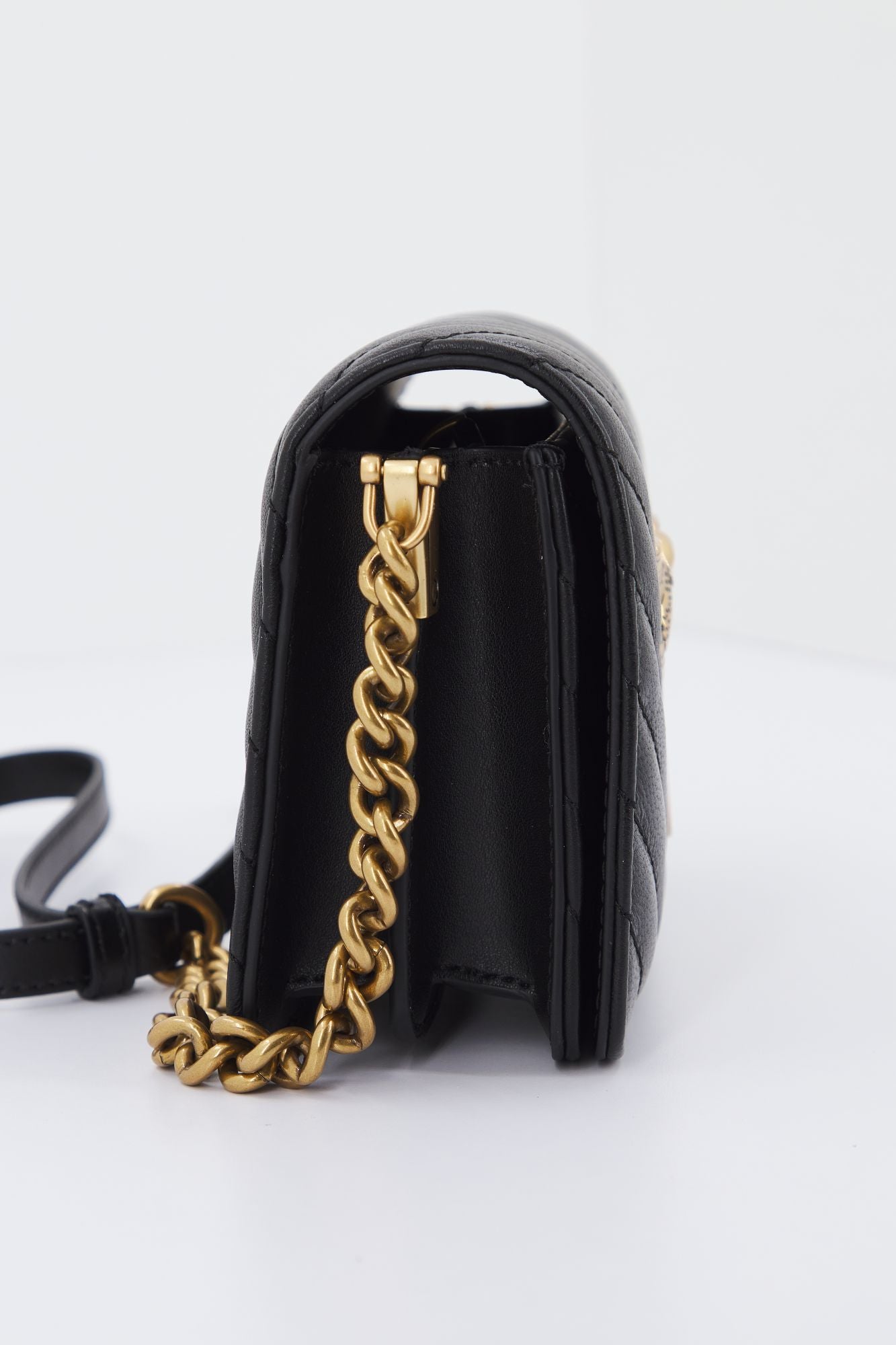 PINKO LOVE CLICK MINI CHEVRO en color NEGRO (3)
