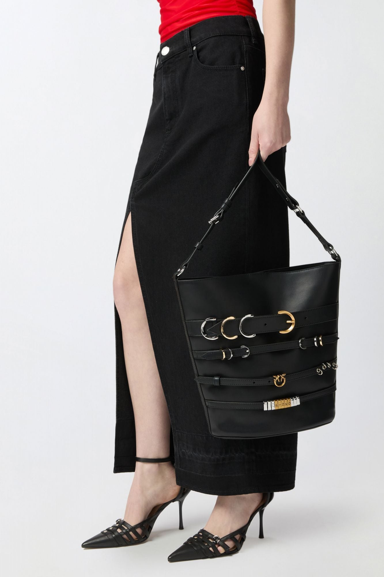 PINKO BELTS BUCKET VITE en color NEGRO (4)