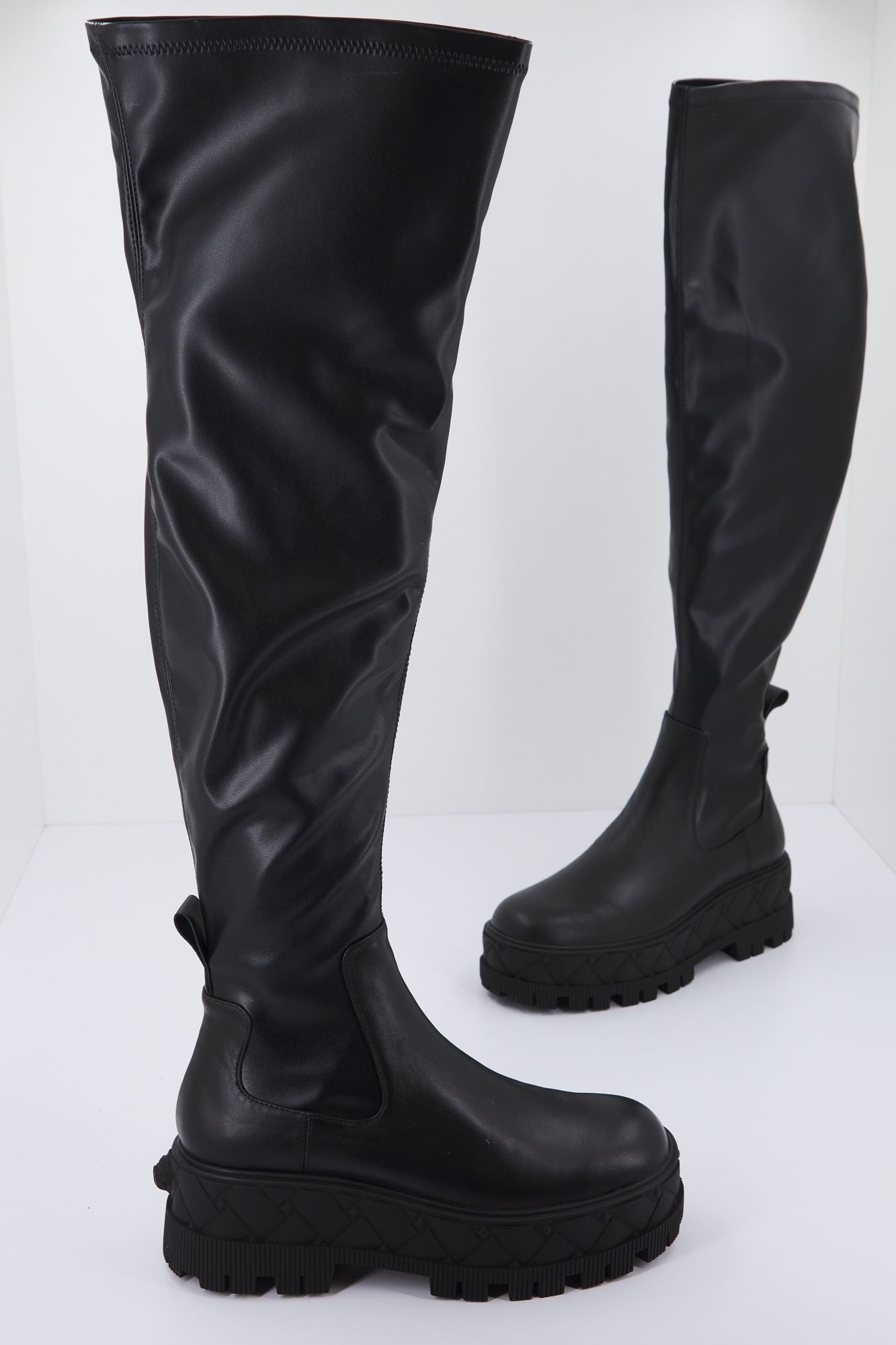 KURT GEIGER LONDON LONDON OTK STRETCH en color NEGRO (2)