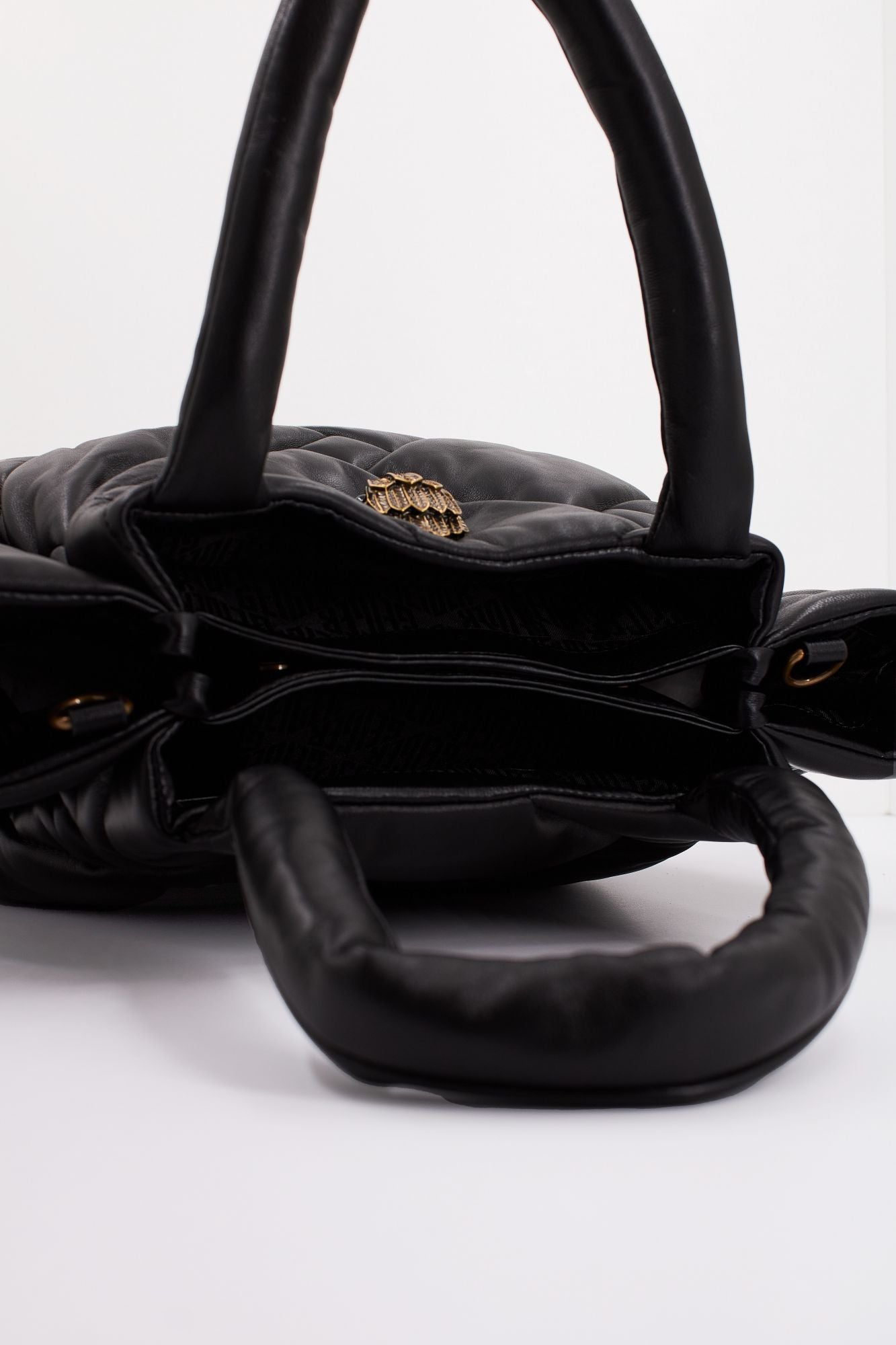 KURT GEIGER LONDON KENSINGTON M SHOPPER PU en color NEGRO (4)