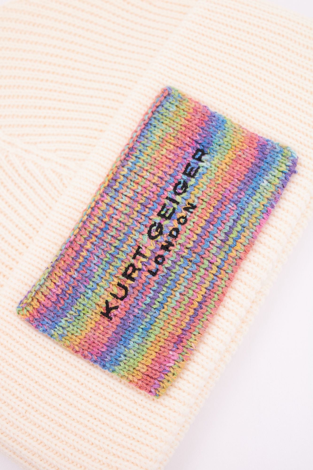 KURT GEIGER LONDON KGL KNITTED BEANIE en color BEIS (3)