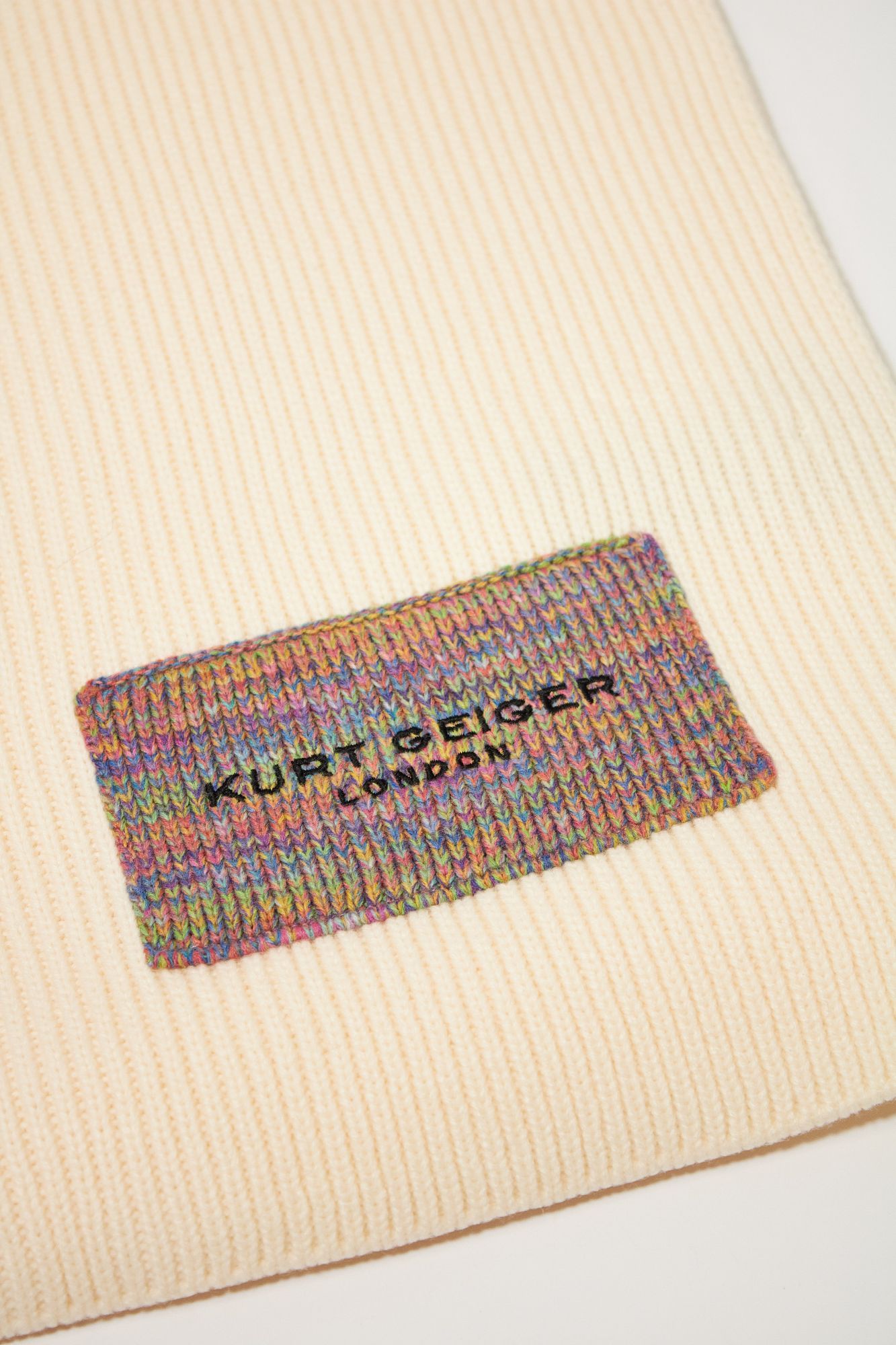KURT GEIGER LONDON KGL KNITTED SCARF en color BEIS (3)