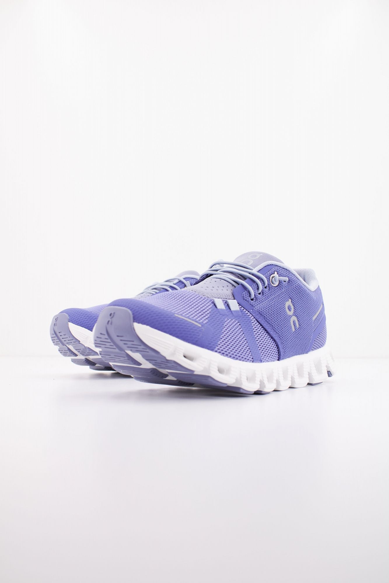 ON RUNNING CLOUD 5 W en color VIOLETA (2)