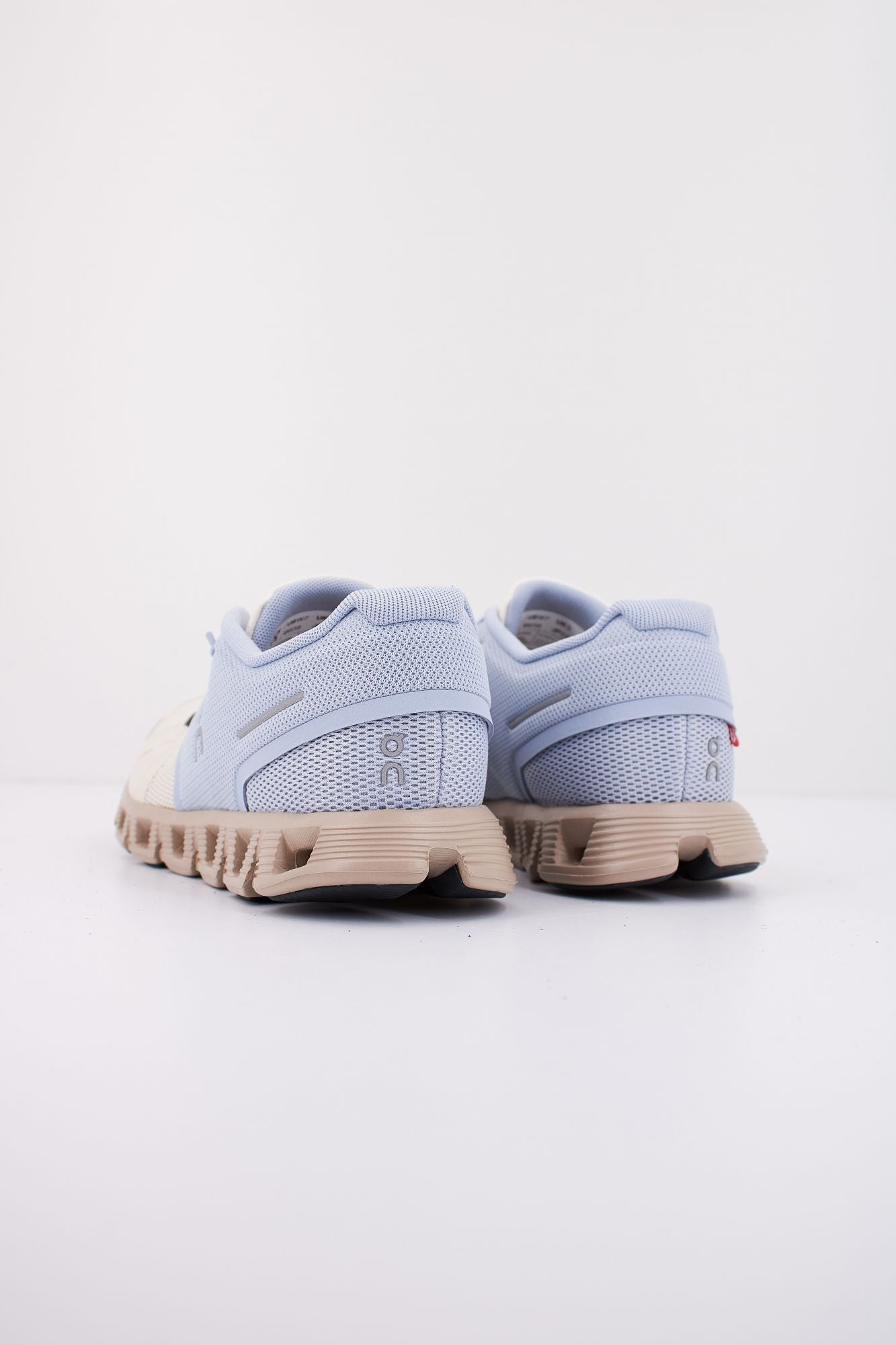 ON RUNNING CLOUD 5 W en color AZUL (3)