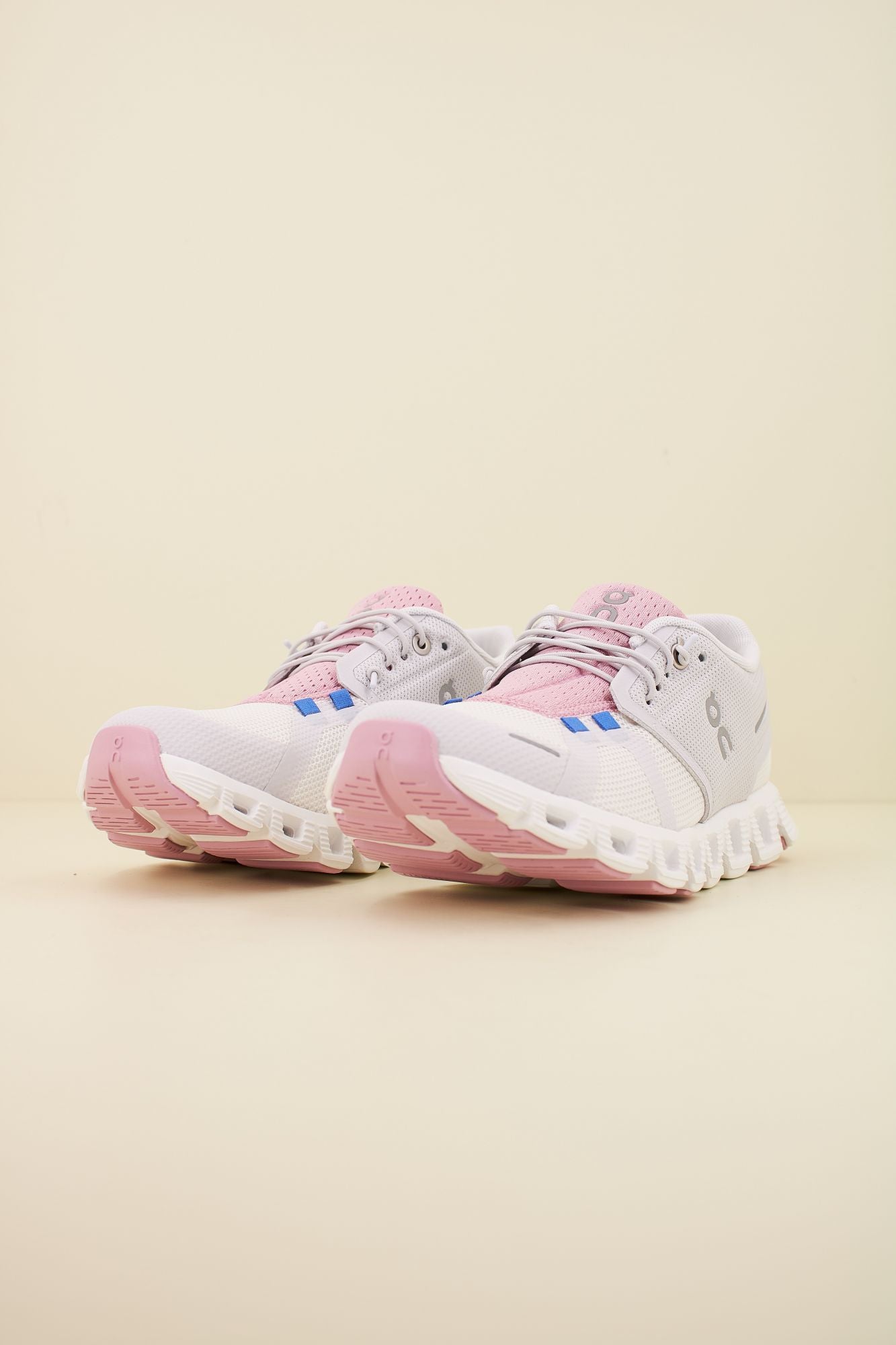 ON RUNNING CLOUD 5 PUSH W en color ROSA (2)