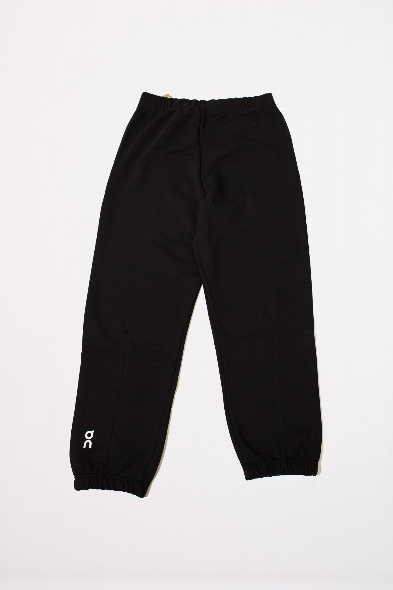 ON RUNNING CLUB PANTS en color NEGRO (2)