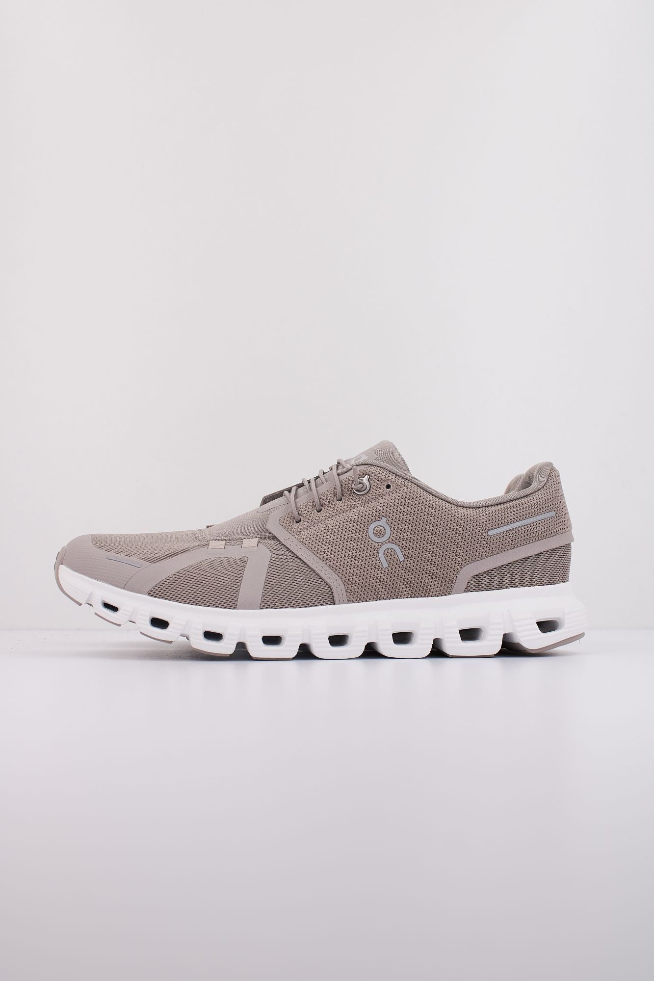 ON RUNNING CLOUD 6 en color MARRON (1)