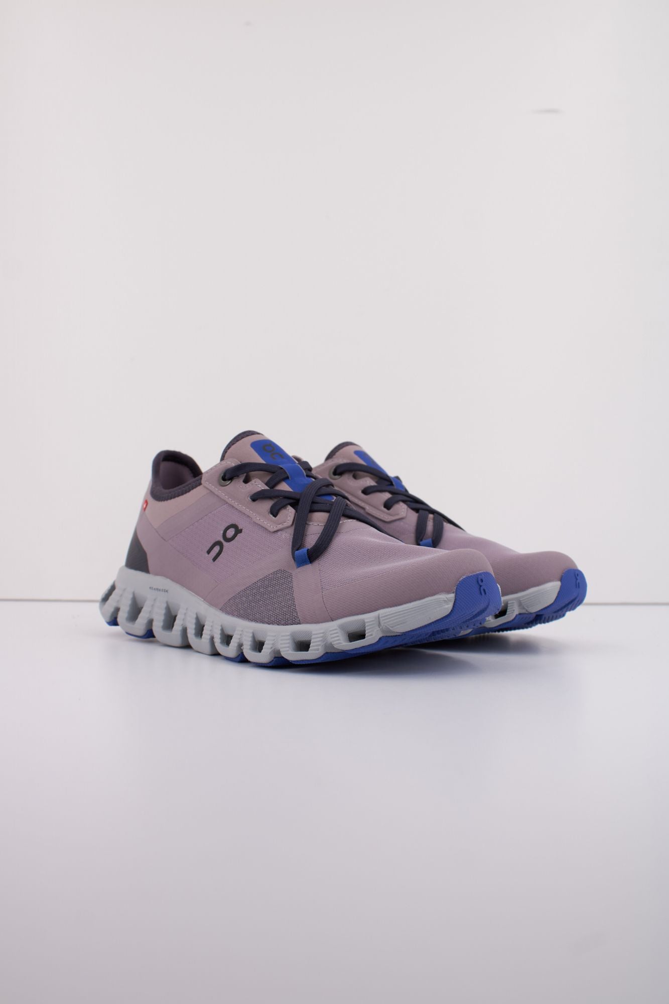 ON RUNNING CLOUD X 3 AD W en color VIOLETA (2)