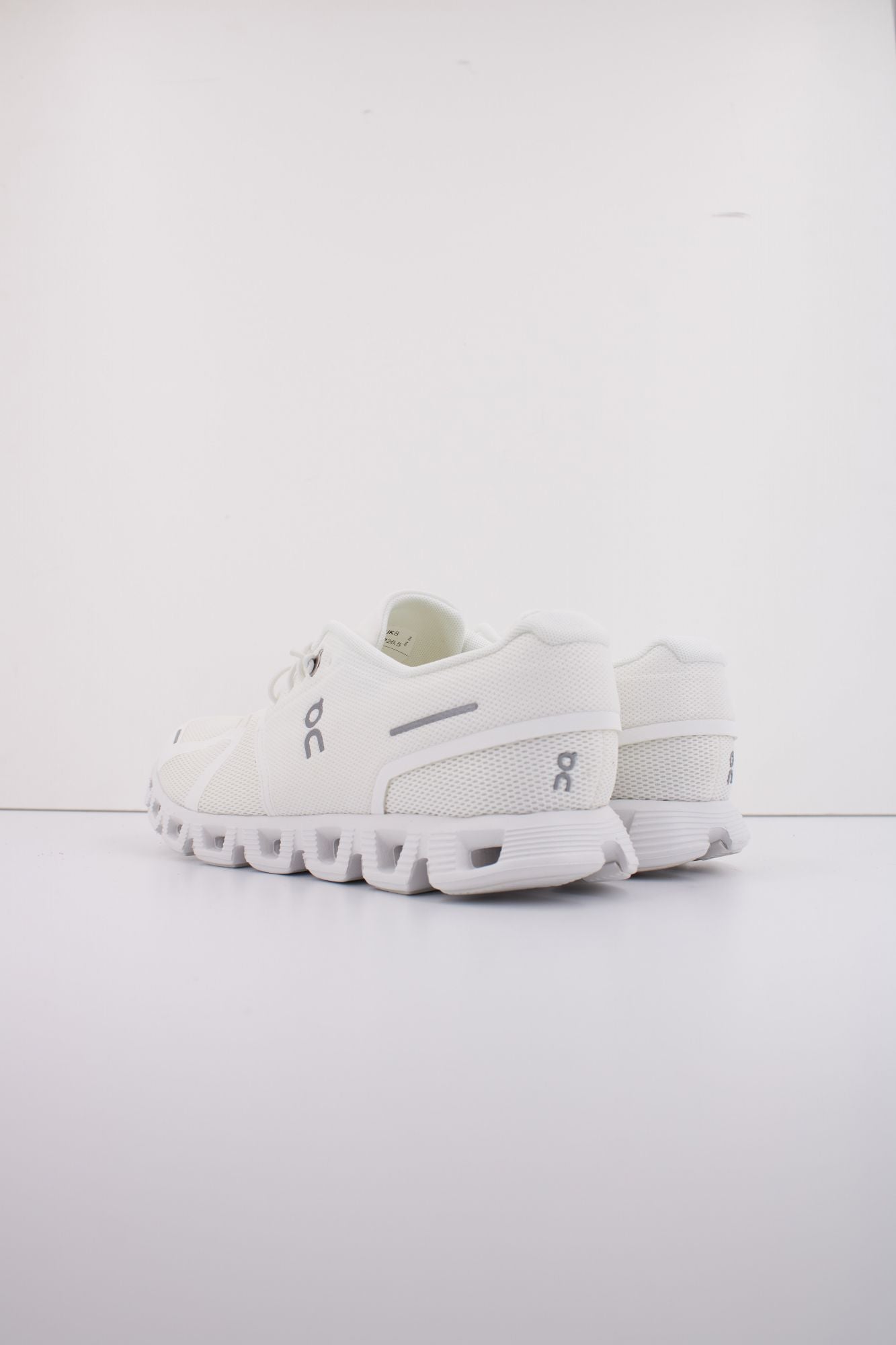 ON RUNNING CLOUD 5 M en color BLANCO (4)