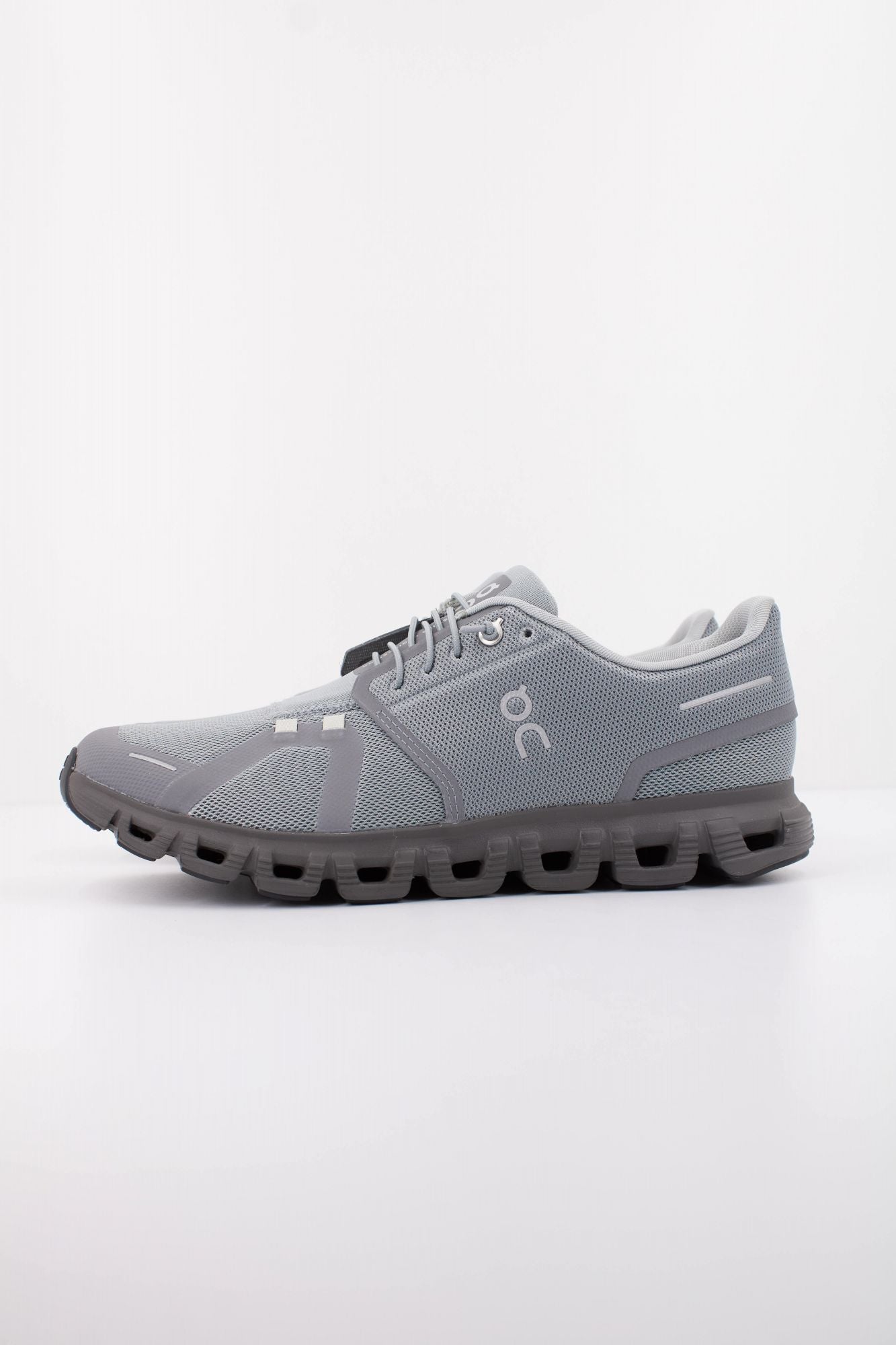 ON RUNNING CLOUD 6 en color GRIS (1)