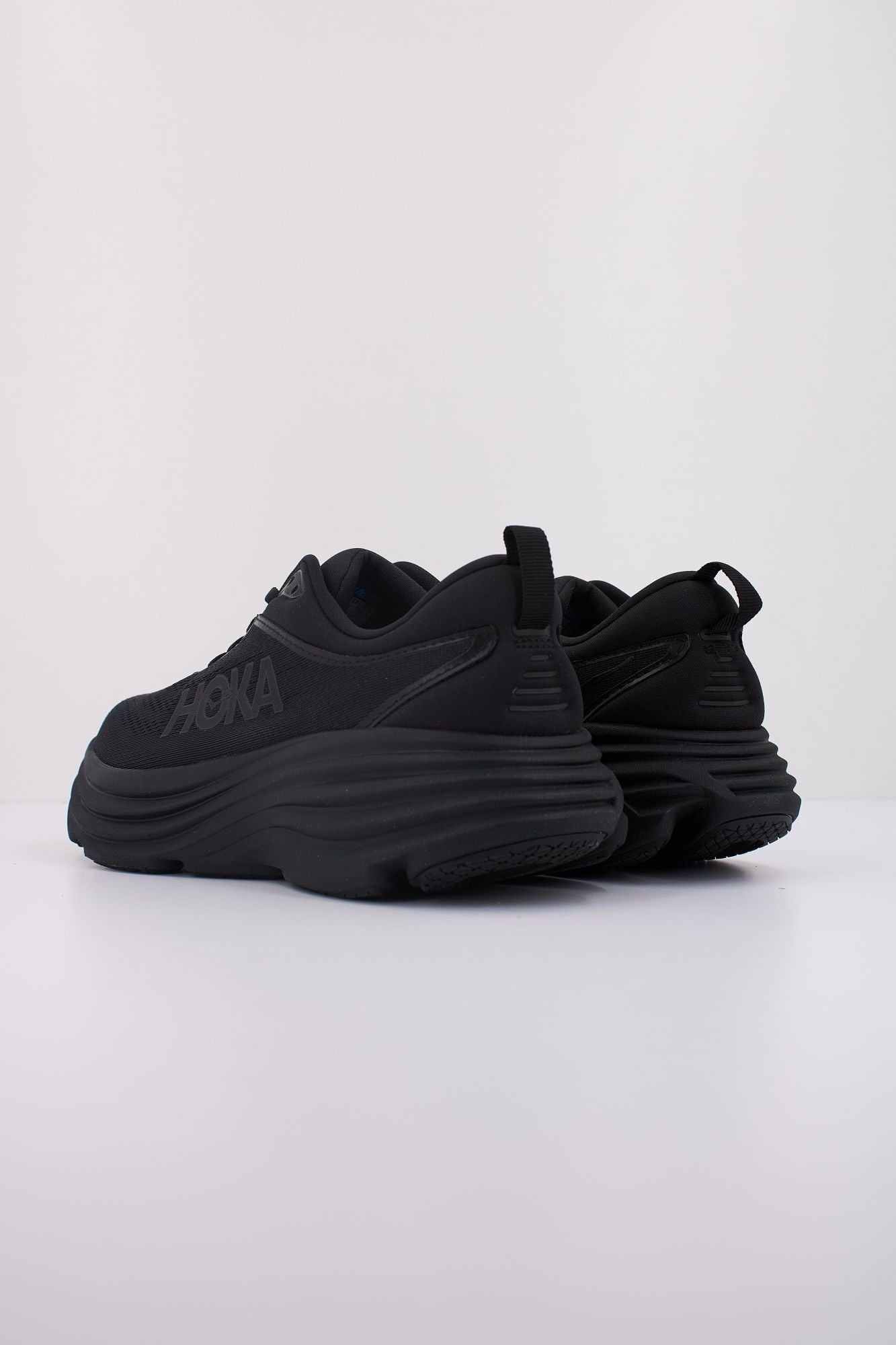 HOKA BONDI 8 en color NEGRO (4)