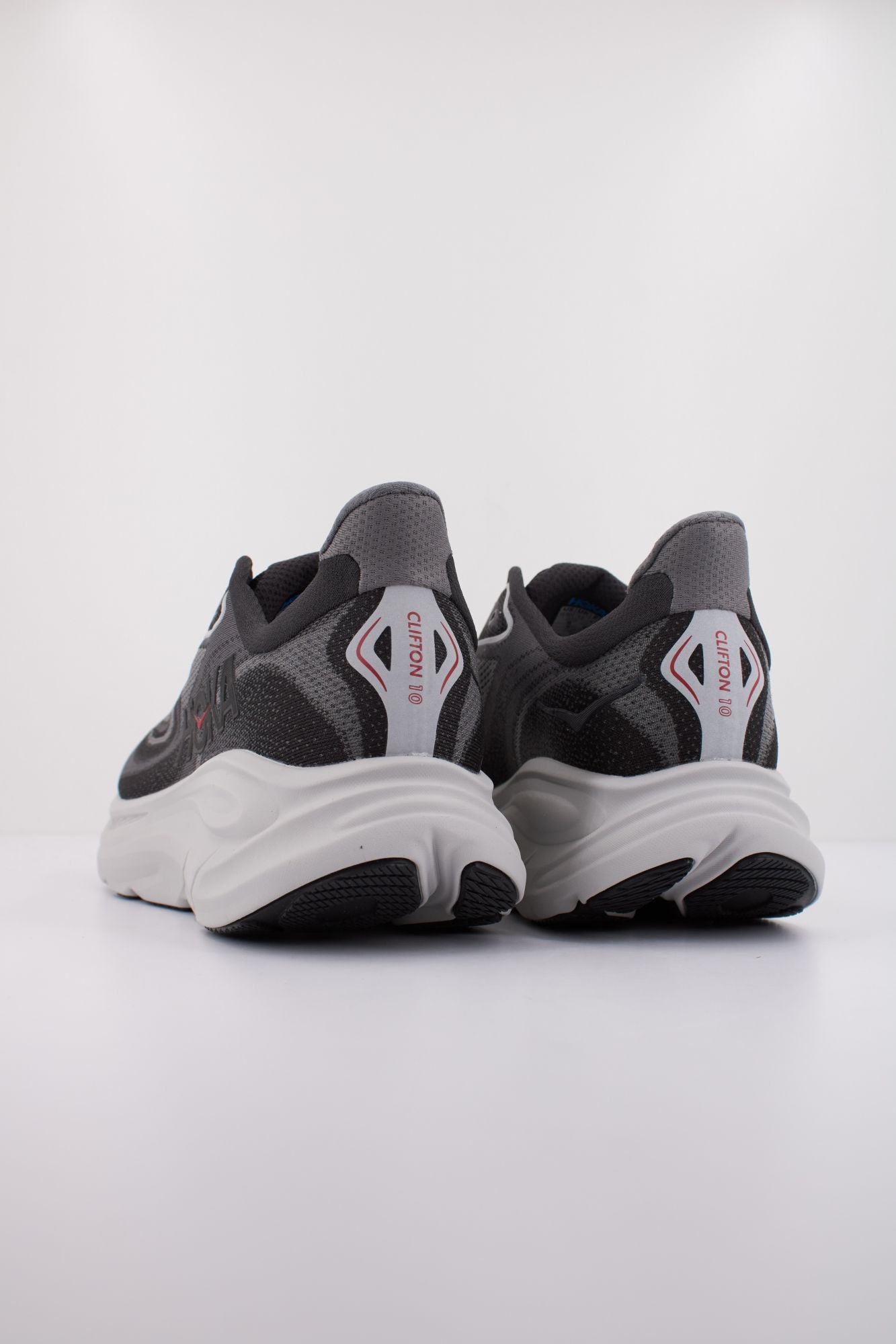 HOKA CLIFTON 10 en color GRIS (4)