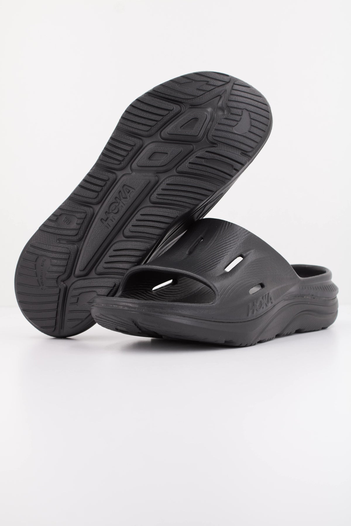 HOKA U ORA RECOVERY en color NEGRO (5)