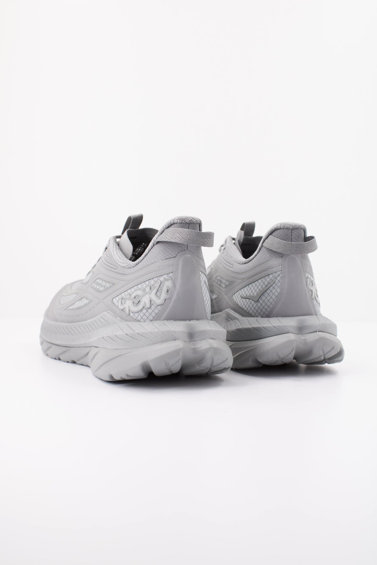 HOKA M MACH REMASTERED en color GRIS (4)