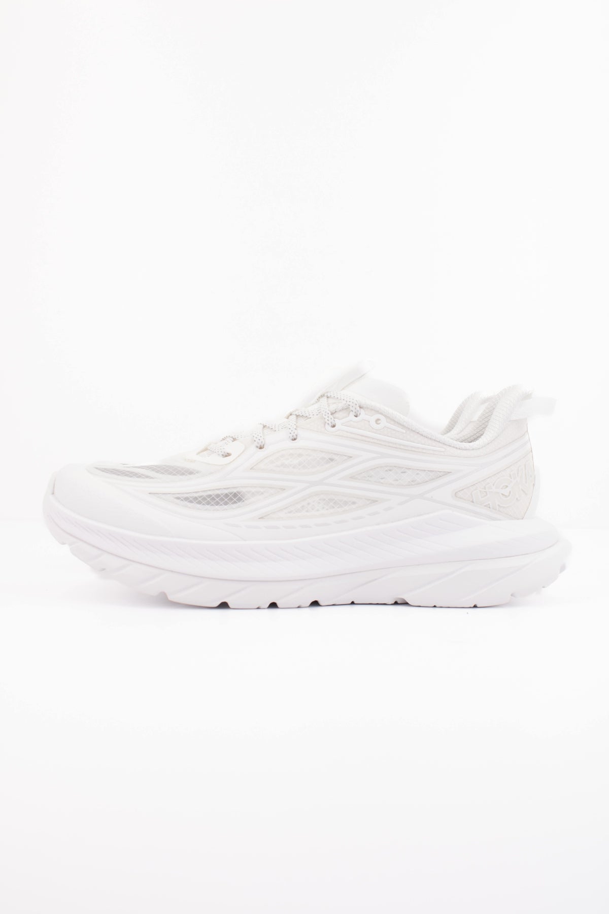 HOKA W MACH REMASTER en color BLANCO (1)