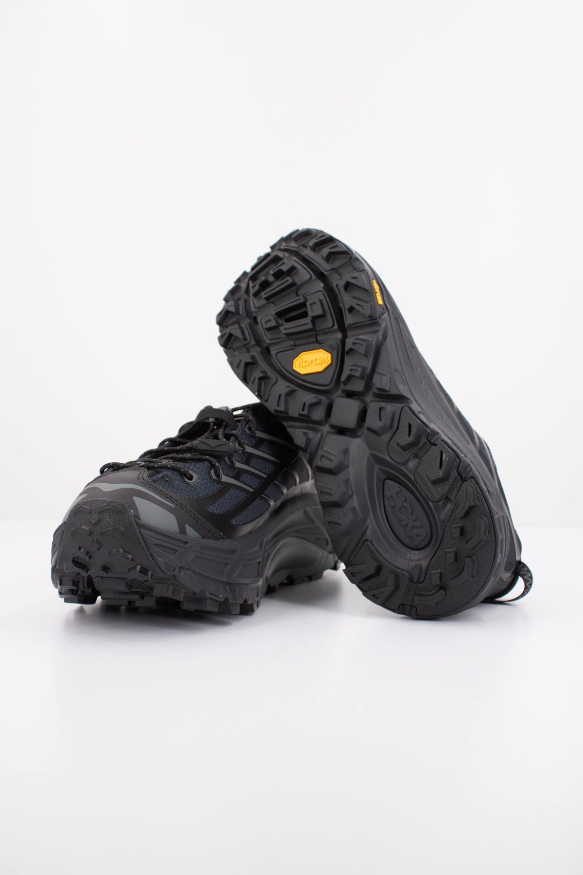 HOKA U MAFATE THREE2 en color NEGRO (5)