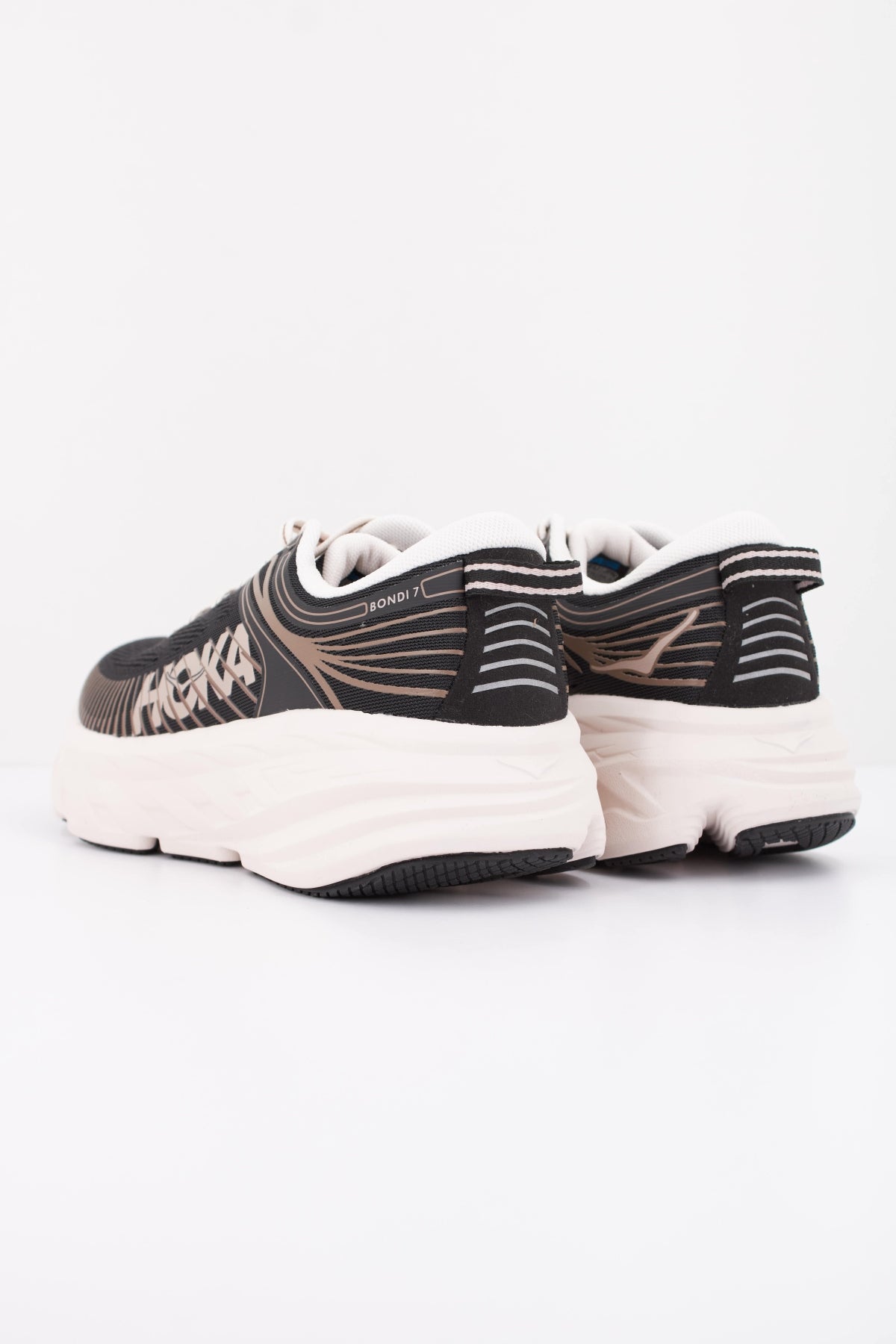 HOKA W BONDI 7 en color NEGRO (4)