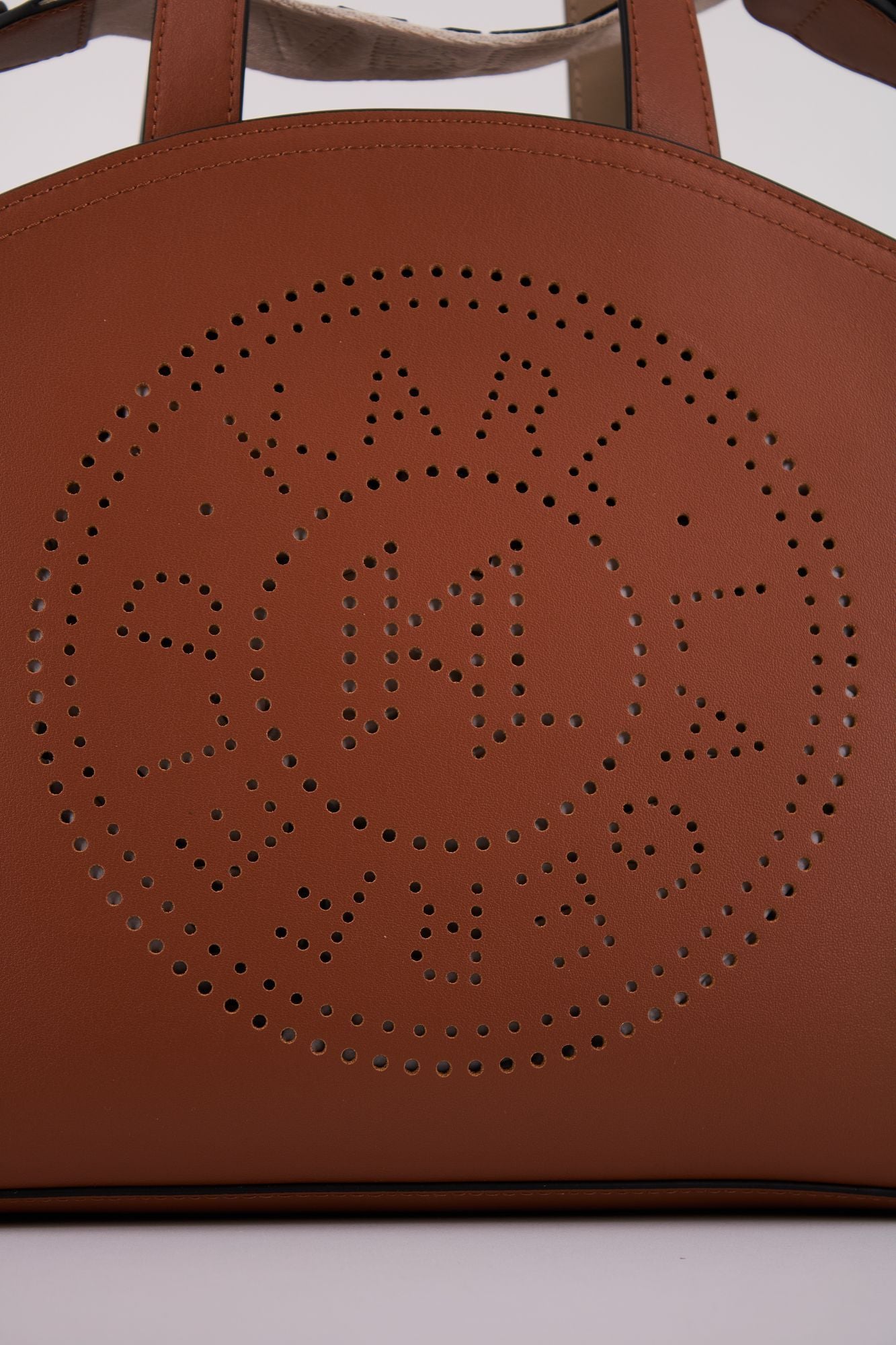KARL LAGERFELD K CIRCLE SM TOTE PERFORATED en color MARRON (4)