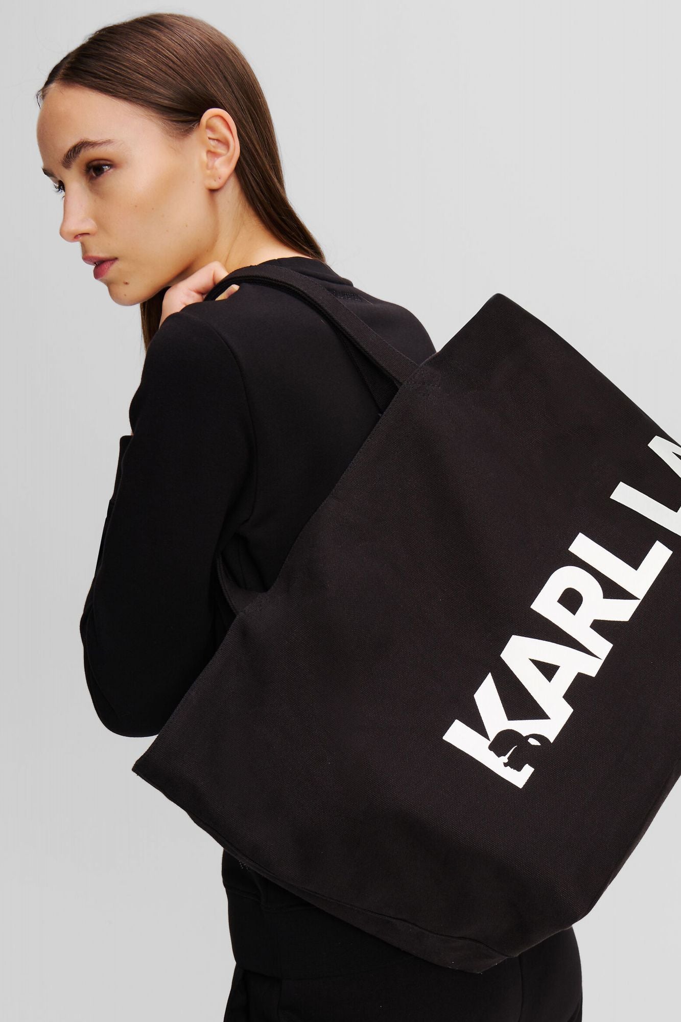 KARL LAGERFELD K/ESSENTIAL en color NEGRO (4)
