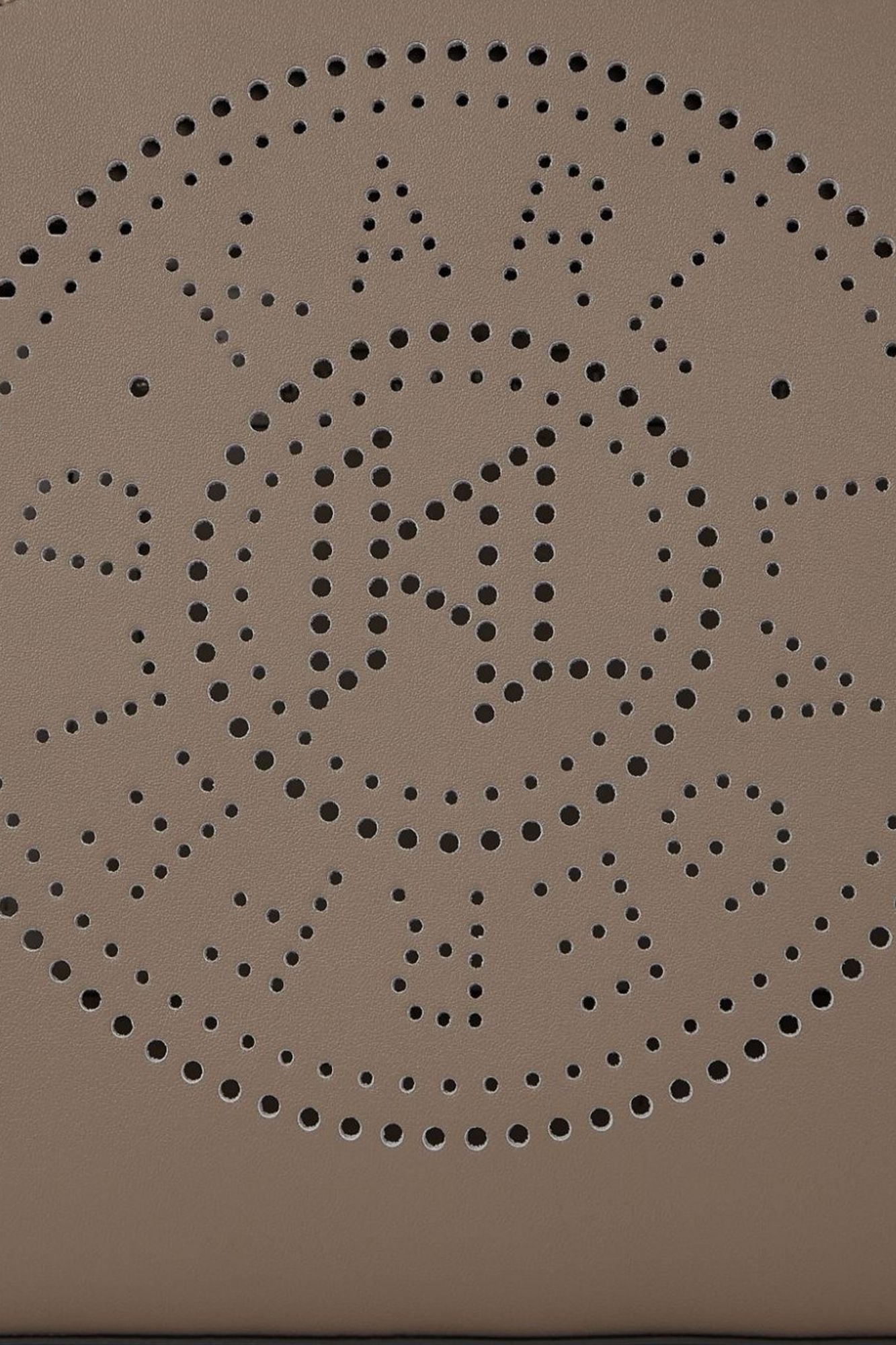 KARL LAGERFELD CIRCLE SM TOTE PERFORATED en color BEIS (4)