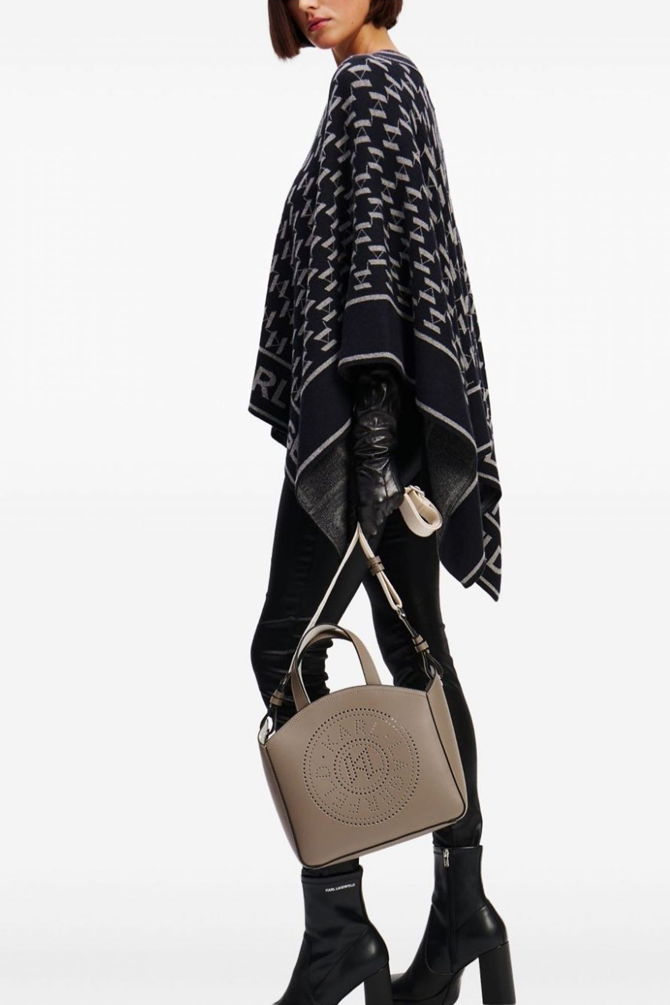KARL LAGERFELD CIRCLE SM TOTE PERFORATED en color BEIS (5)