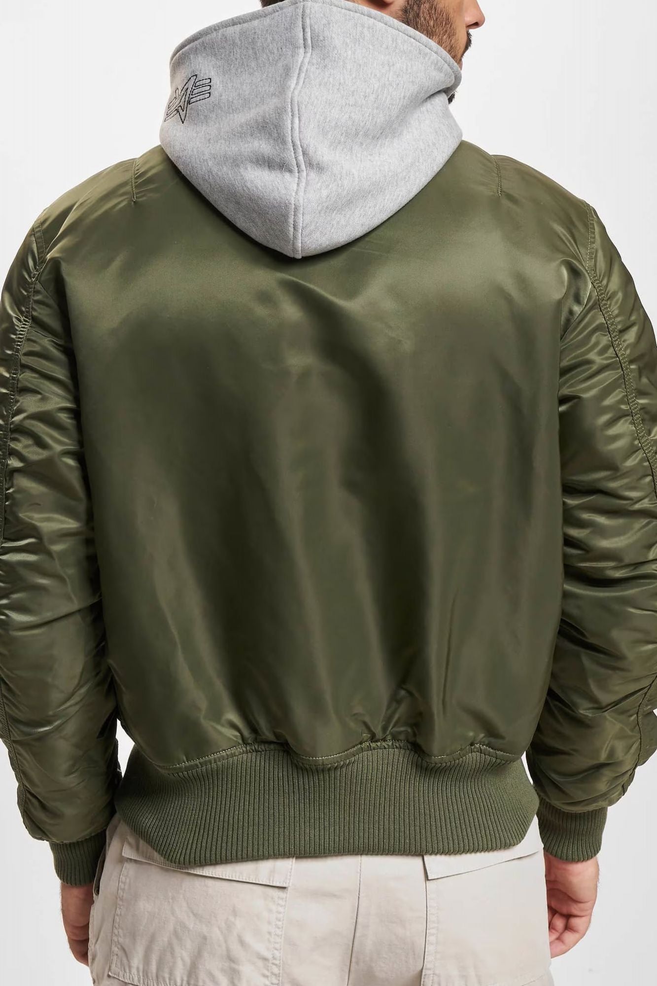ALPHA INDUSTRIES MA-1 D-TEC en color VERDE (2)
