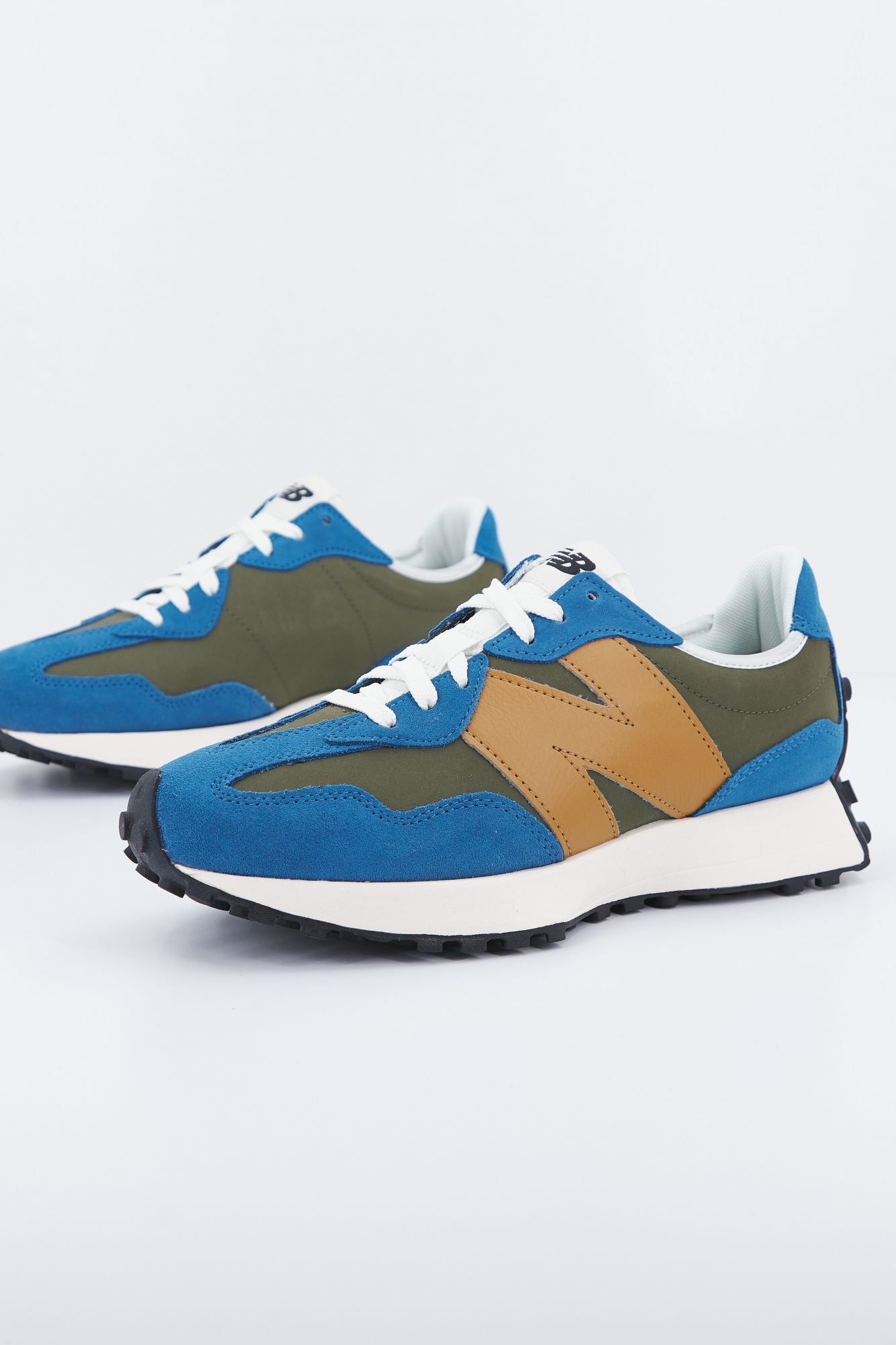 NEW BALANCE MS327 LE1 en color AZUL (1)