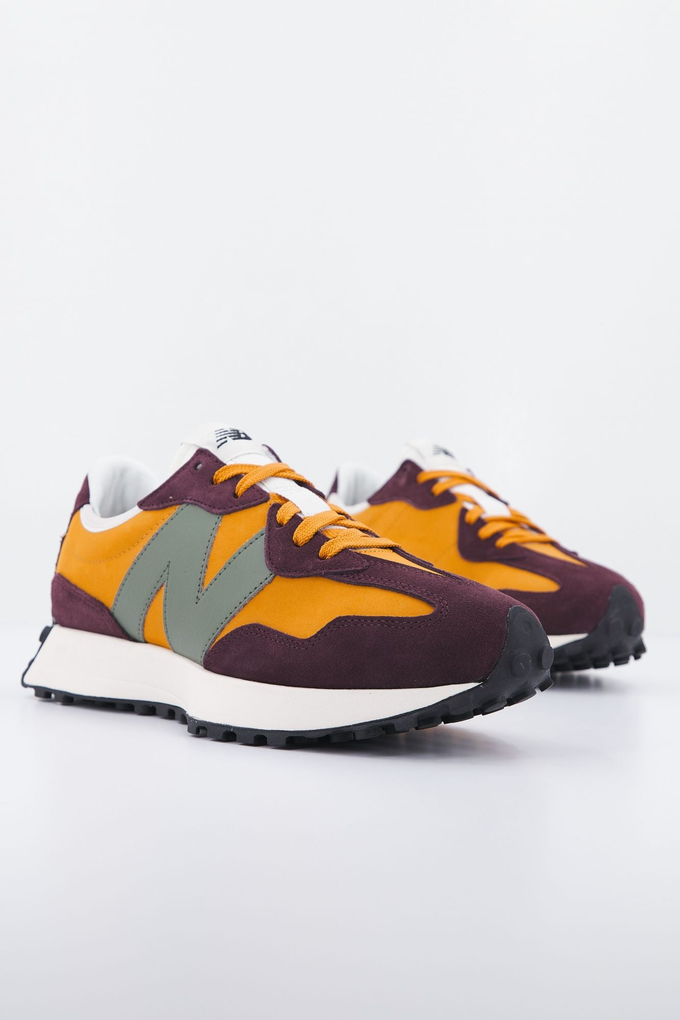 NEW BALANCE MS327 LY1 en color BURDEOS (2)