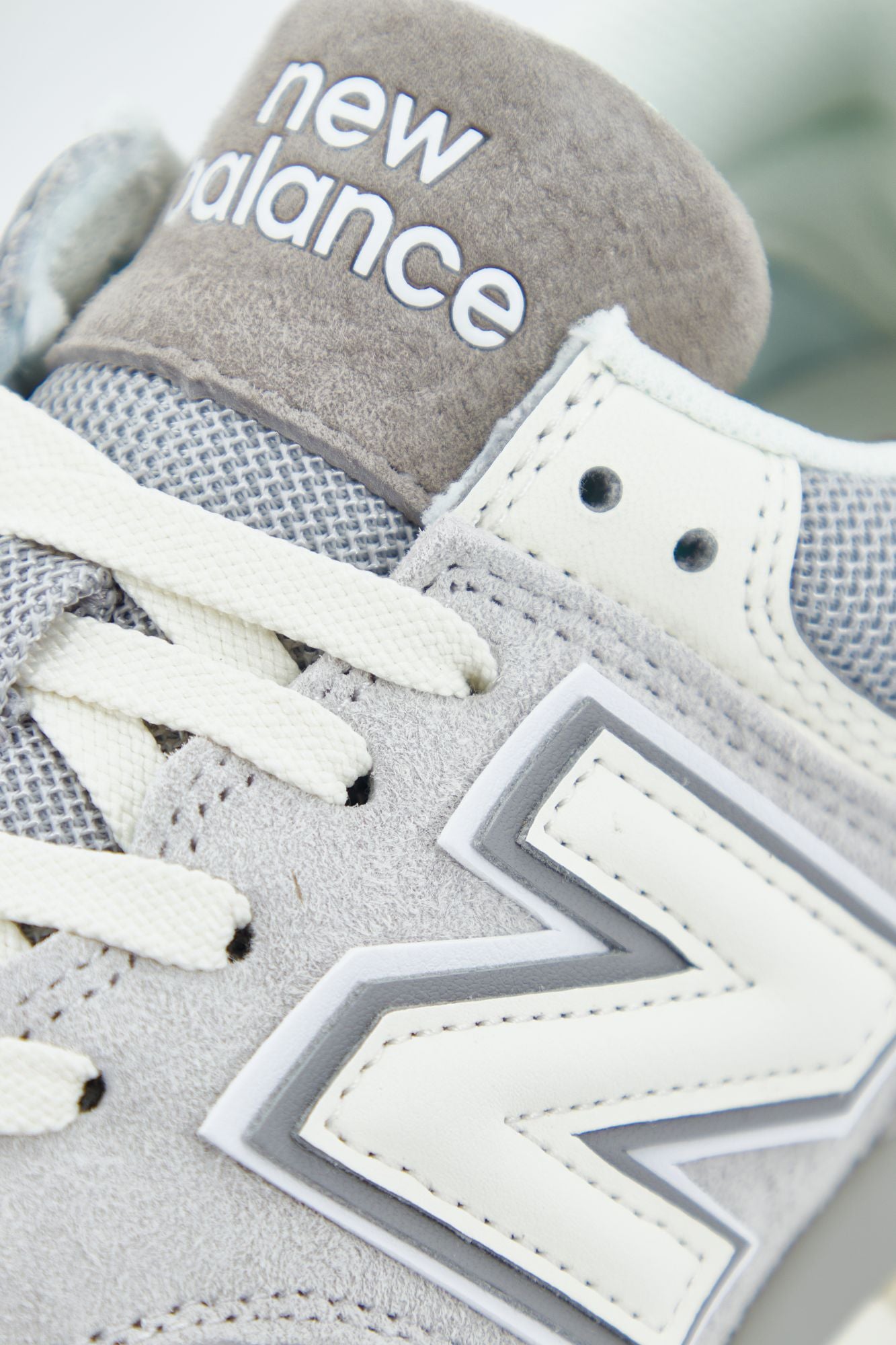 NEW BALANCE U574L GVB en color GRIS (3)
