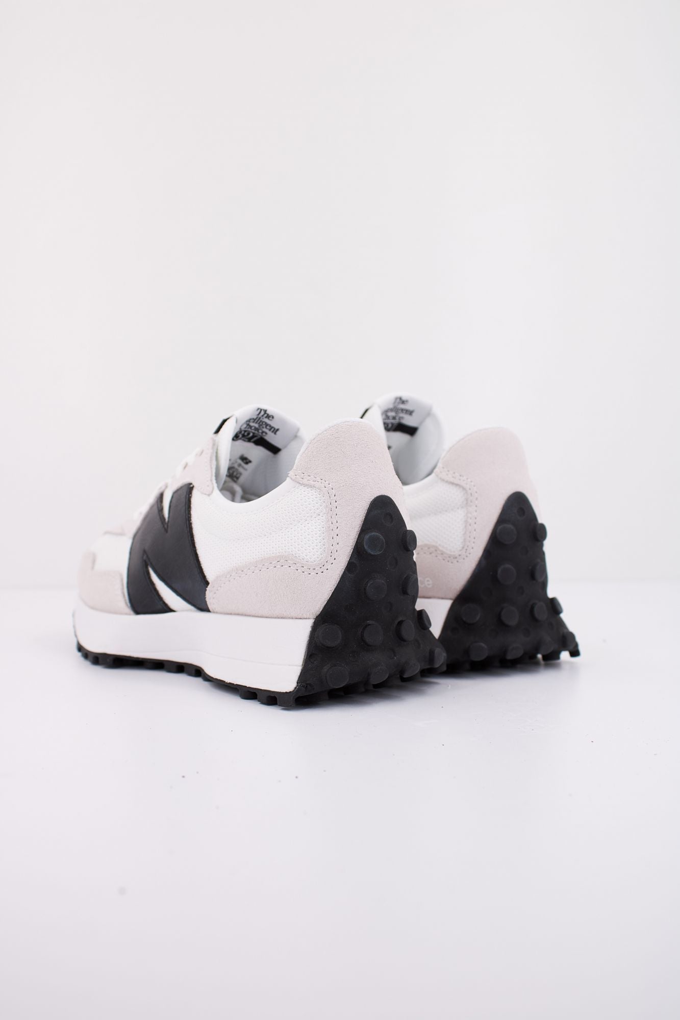 NEW BALANCE MS327 CWB en color BEIS (4)
