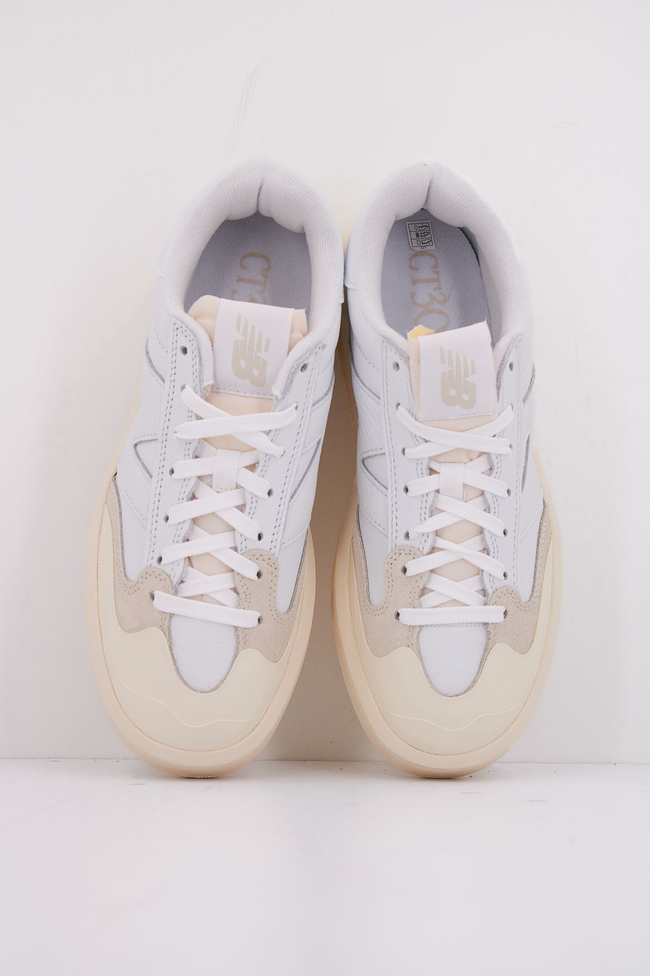 NEW BALANCE CT302 OB en color BLANCO (3)