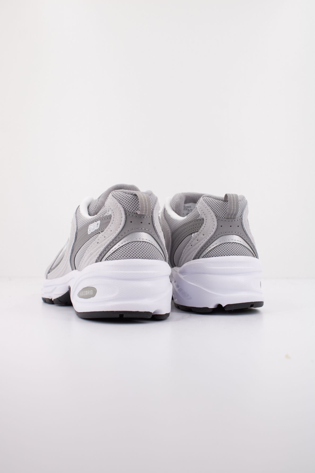 NEW BALANCE MR530 CK en color GRIS (4)