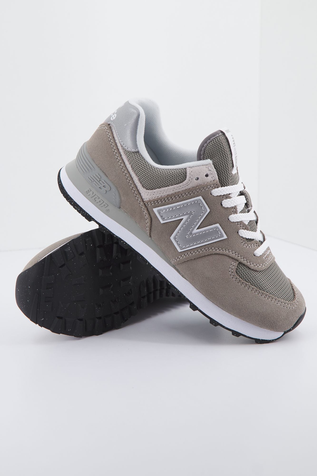 NEW BALANCE WL574 EVG en color GRIS (2)