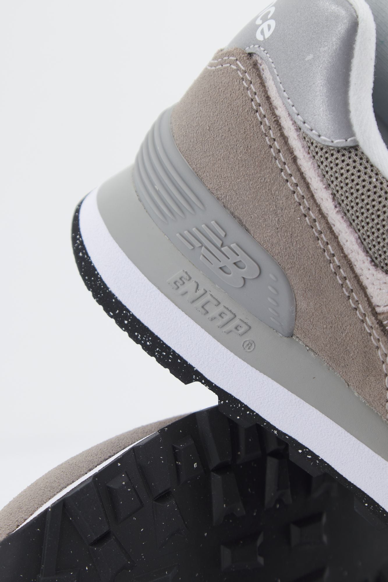 NEW BALANCE WL574 EVG en color GRIS (4)